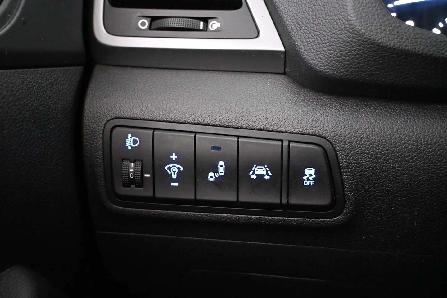 Car Image - nwXgCT8xKAvKT6cMGoOJl