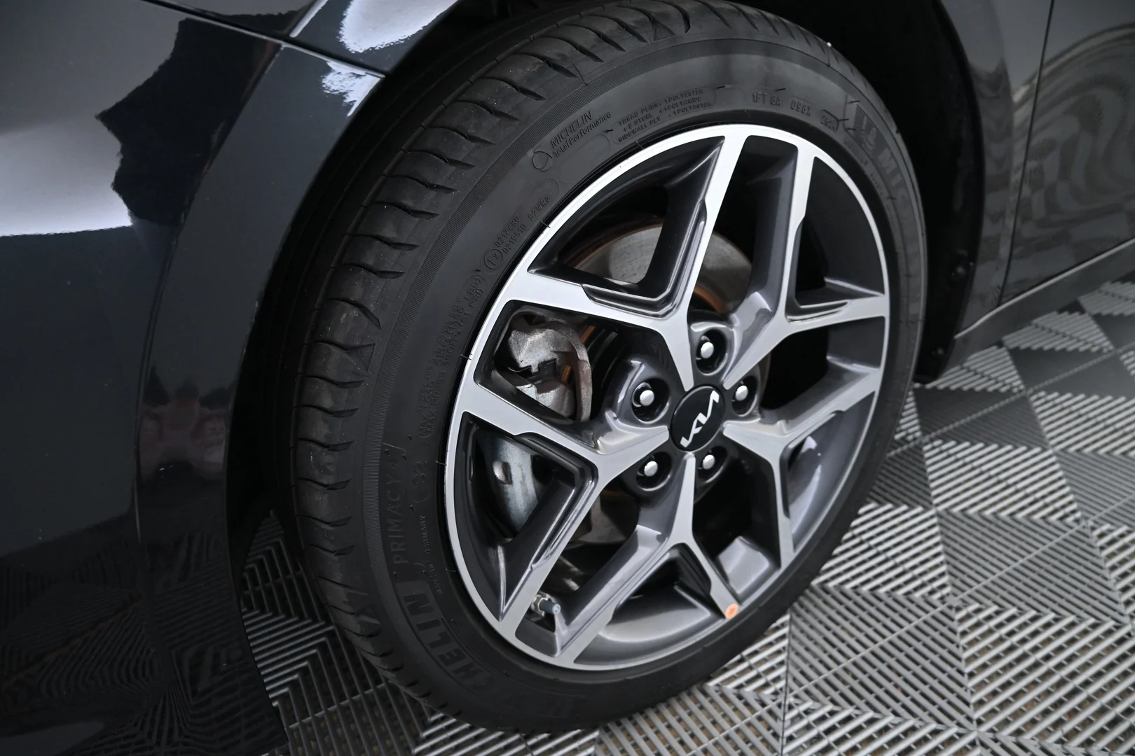 Car Image - 3hv1tO3MxUXzs8tGpabA73