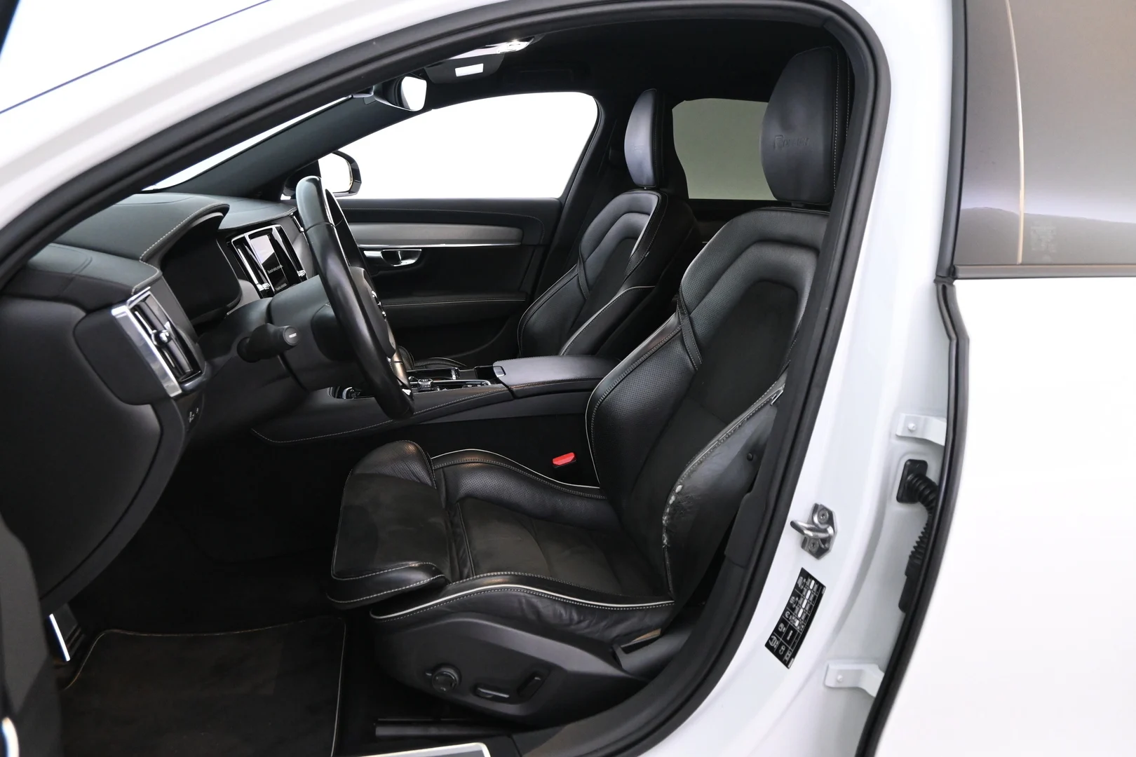 Car Image - VXsLpQpUyMLbHDi6PPhwO