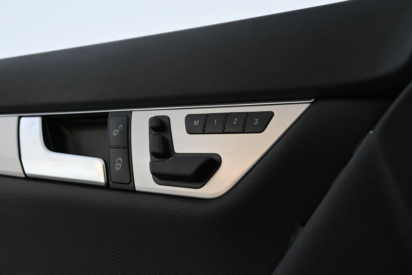 Car Image - 67QPSRZQPLyZaoZXsnsQJL