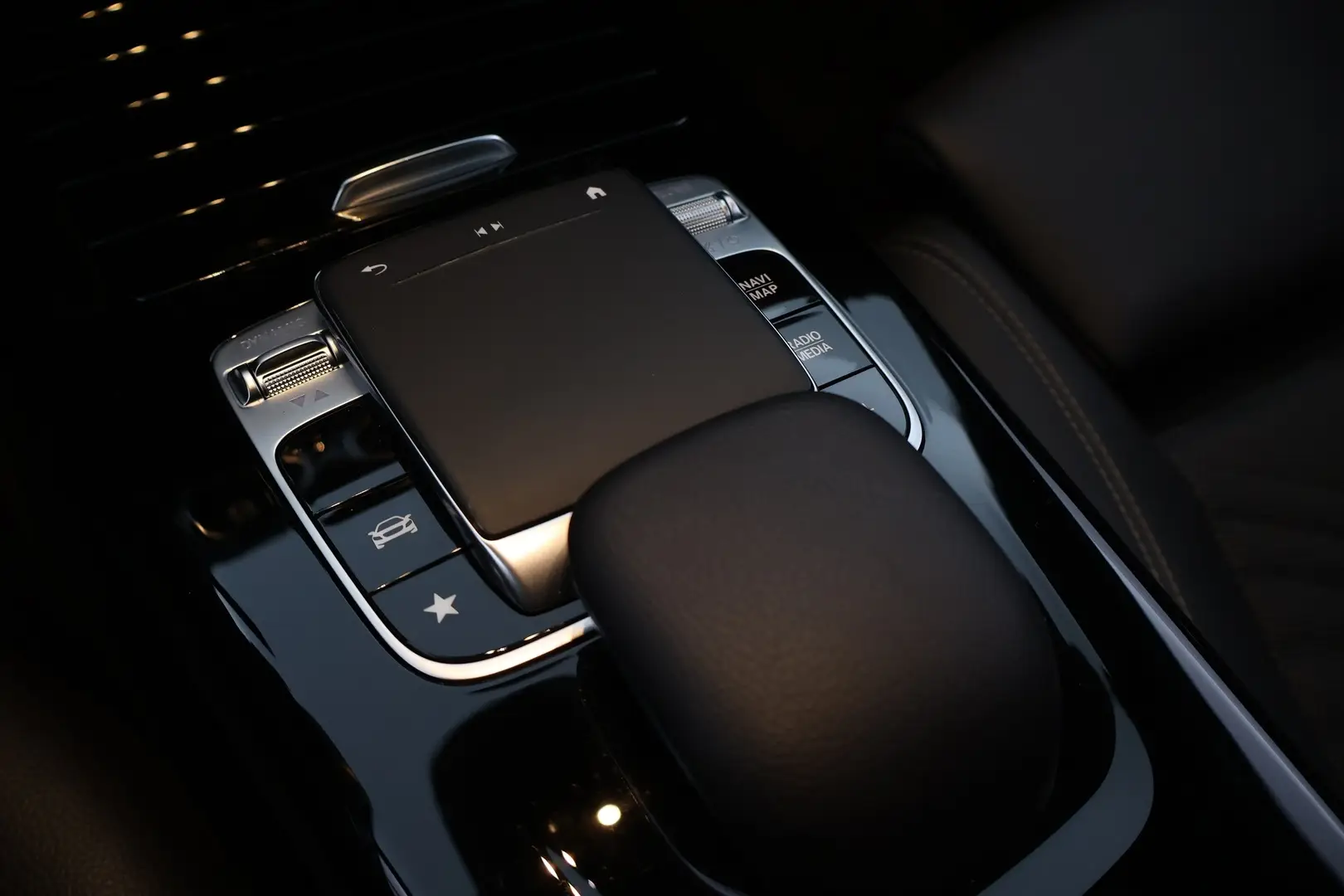 Car Image - pnSsbWm5YQi2TzRG9hQT7