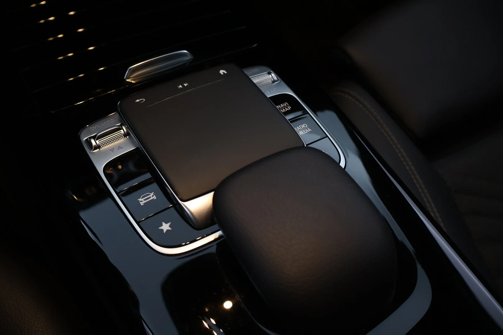 Car Image - pnSsbWm5YQi2TzRG9hQT7