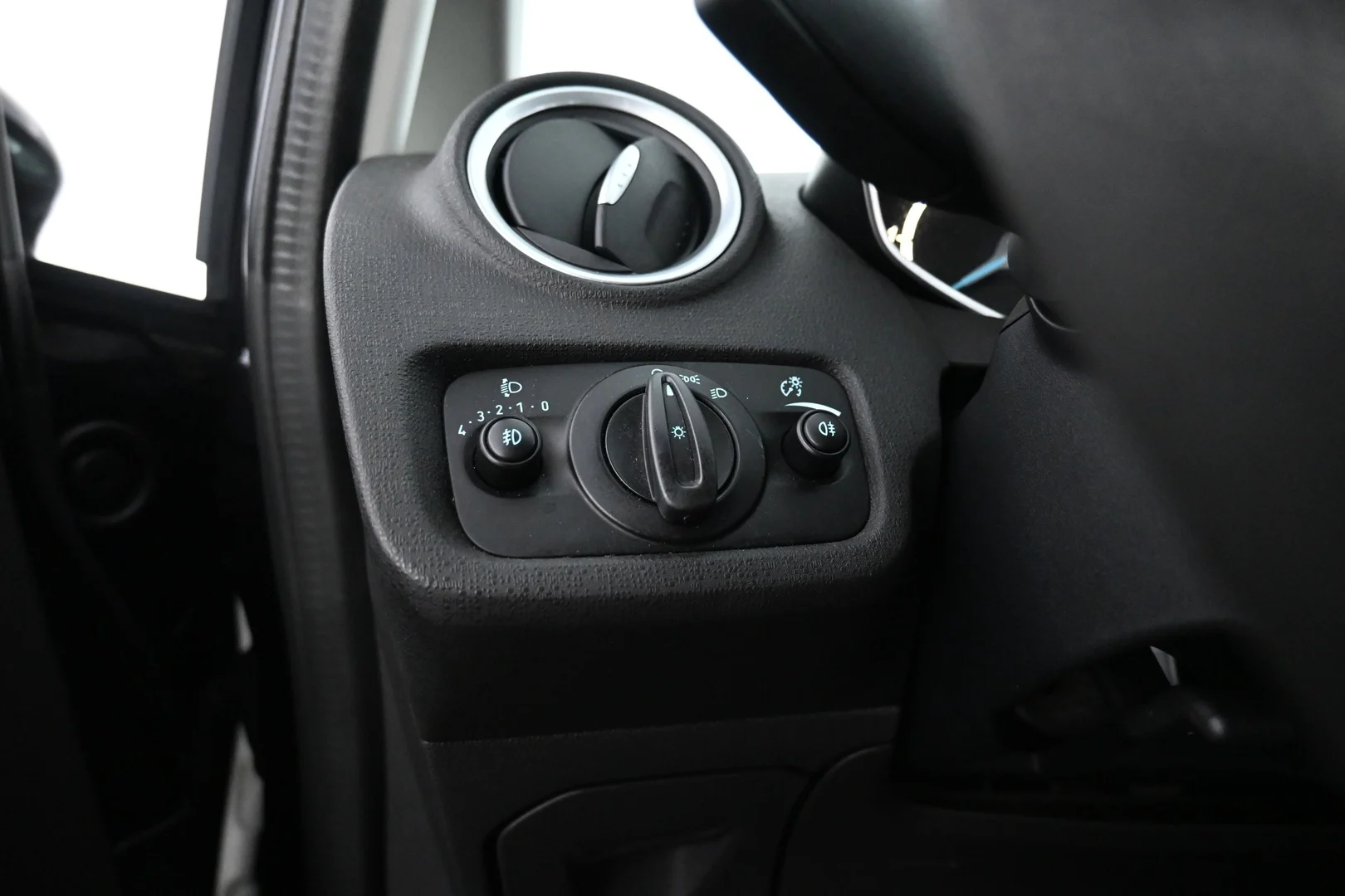 Car Image - 7AqtTe7gI0yR1N2cCEEOnH