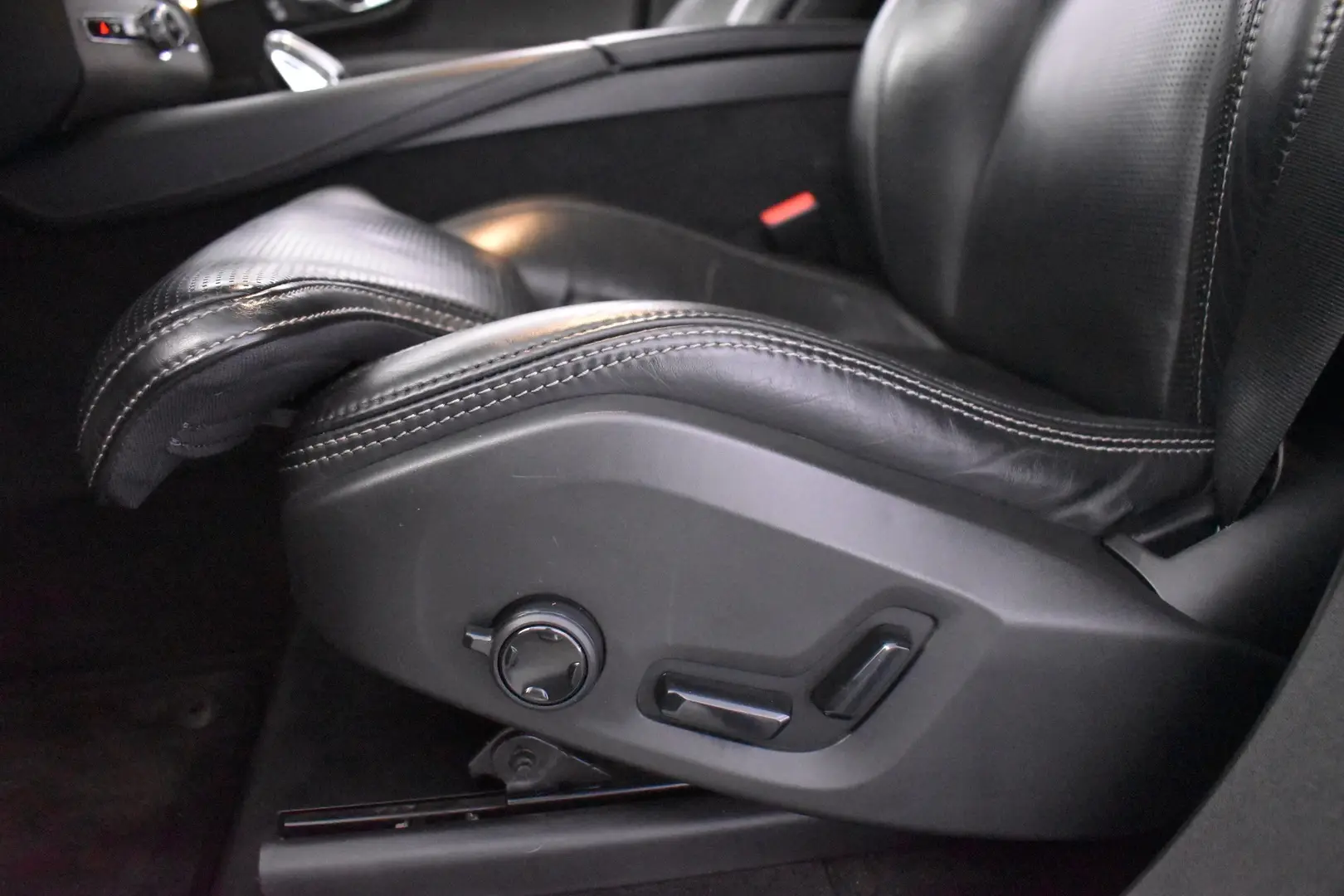 Car Image - 1J3sEf9jaHbTrlRXdY0X1P