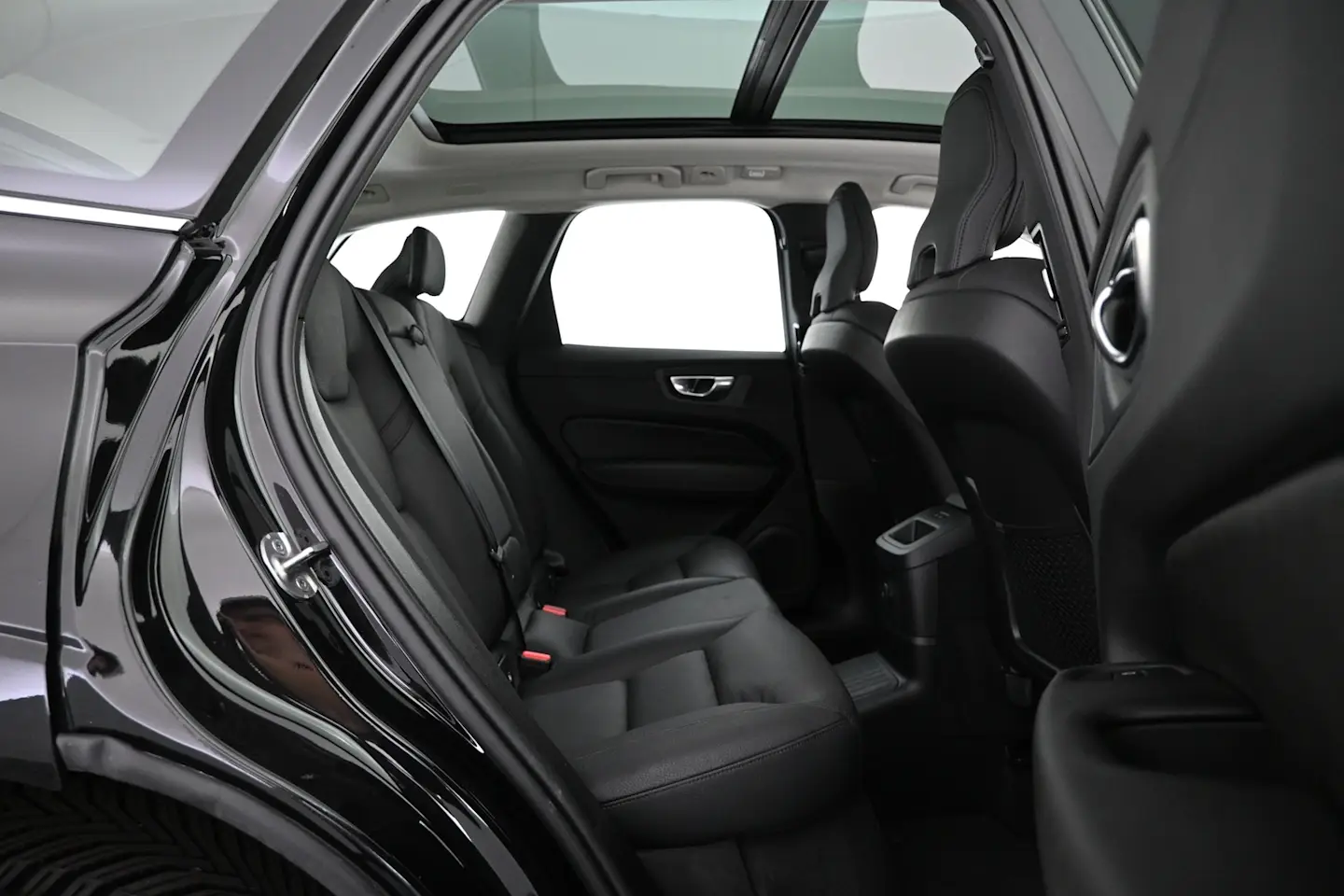 Car Image - UkDHRV7B0gWjFV2qsPc2e