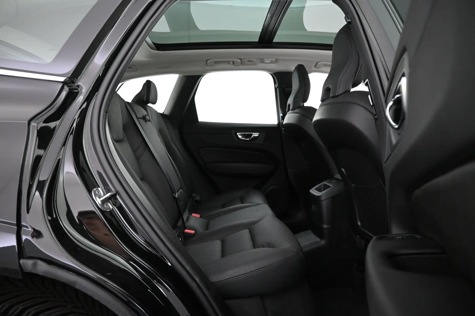 Car Image - UkDHRV7B0gWjFV2qsPc2e