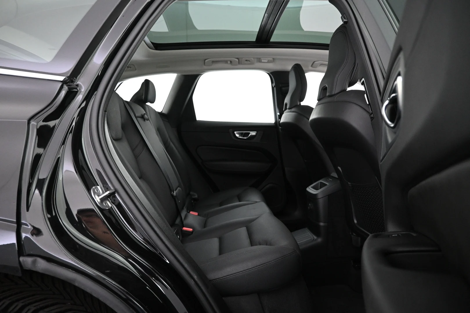 Car Image - UkDHRV7B0gWjFV2qsPc2e