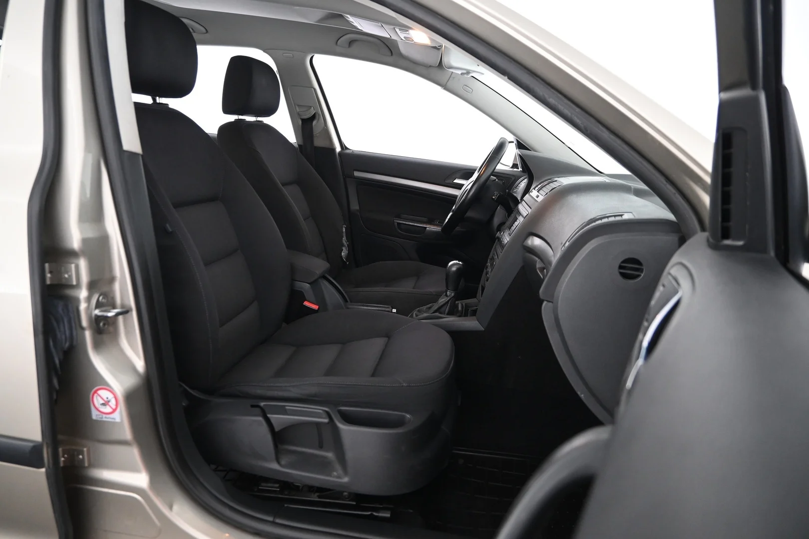 Car Image - 2UQ77m6uu0Oty9Taci46ns