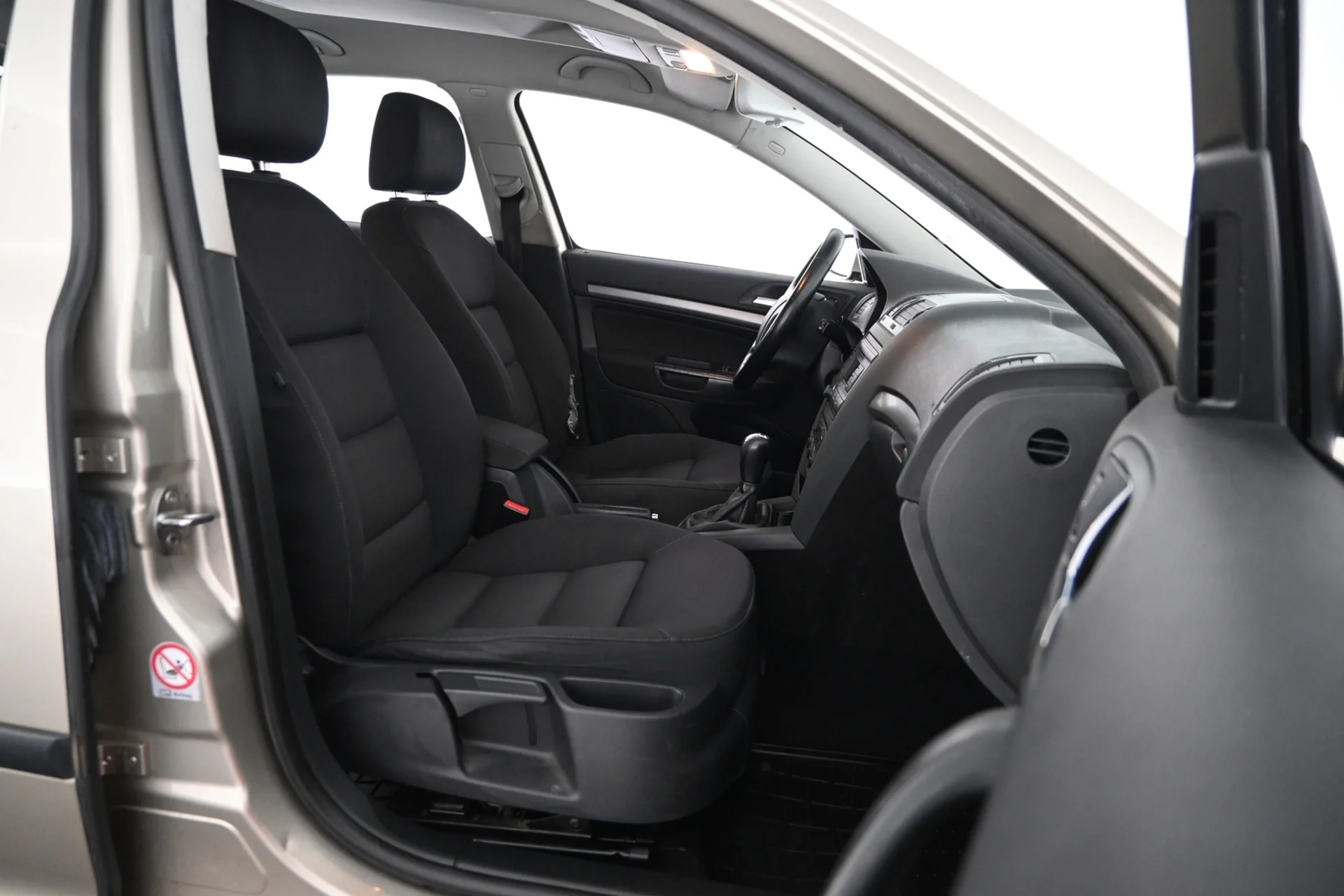 Car Image - 2UQ77m6uu0Oty9Taci46ns