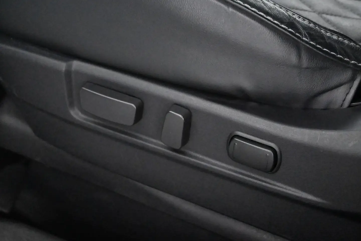 Car Image - 6zxfwu1PeY3rTQr2nNumWx