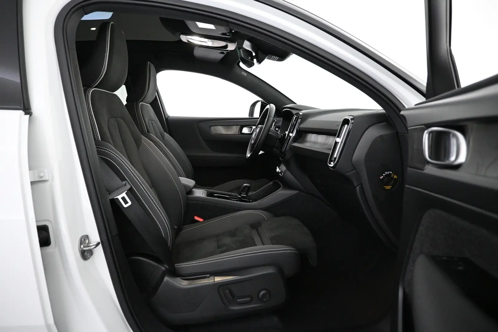 Car Image - 44qCzA8rte3ESzSttgGVId