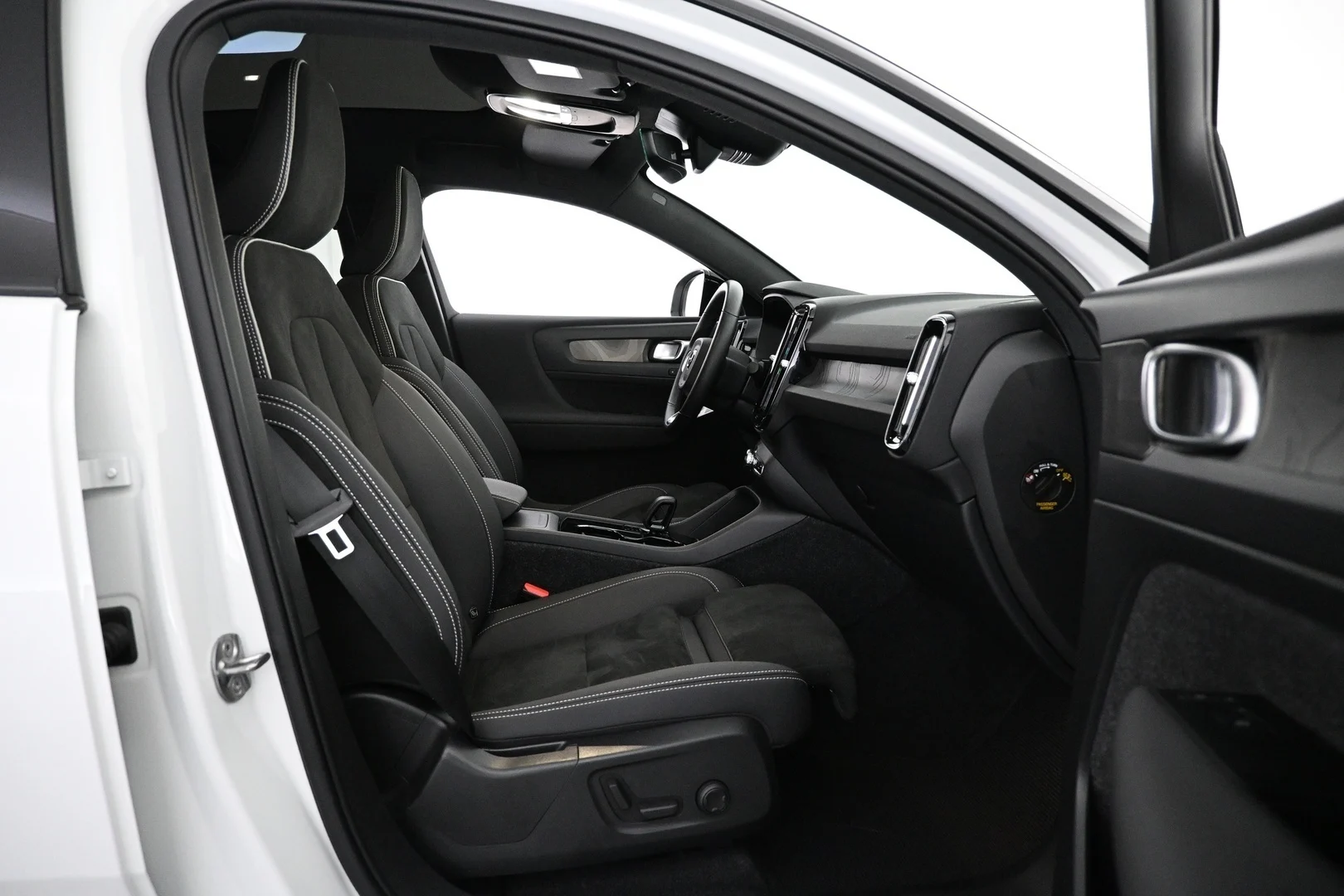 Car Image - 44qCzA8rte3ESzSttgGVId