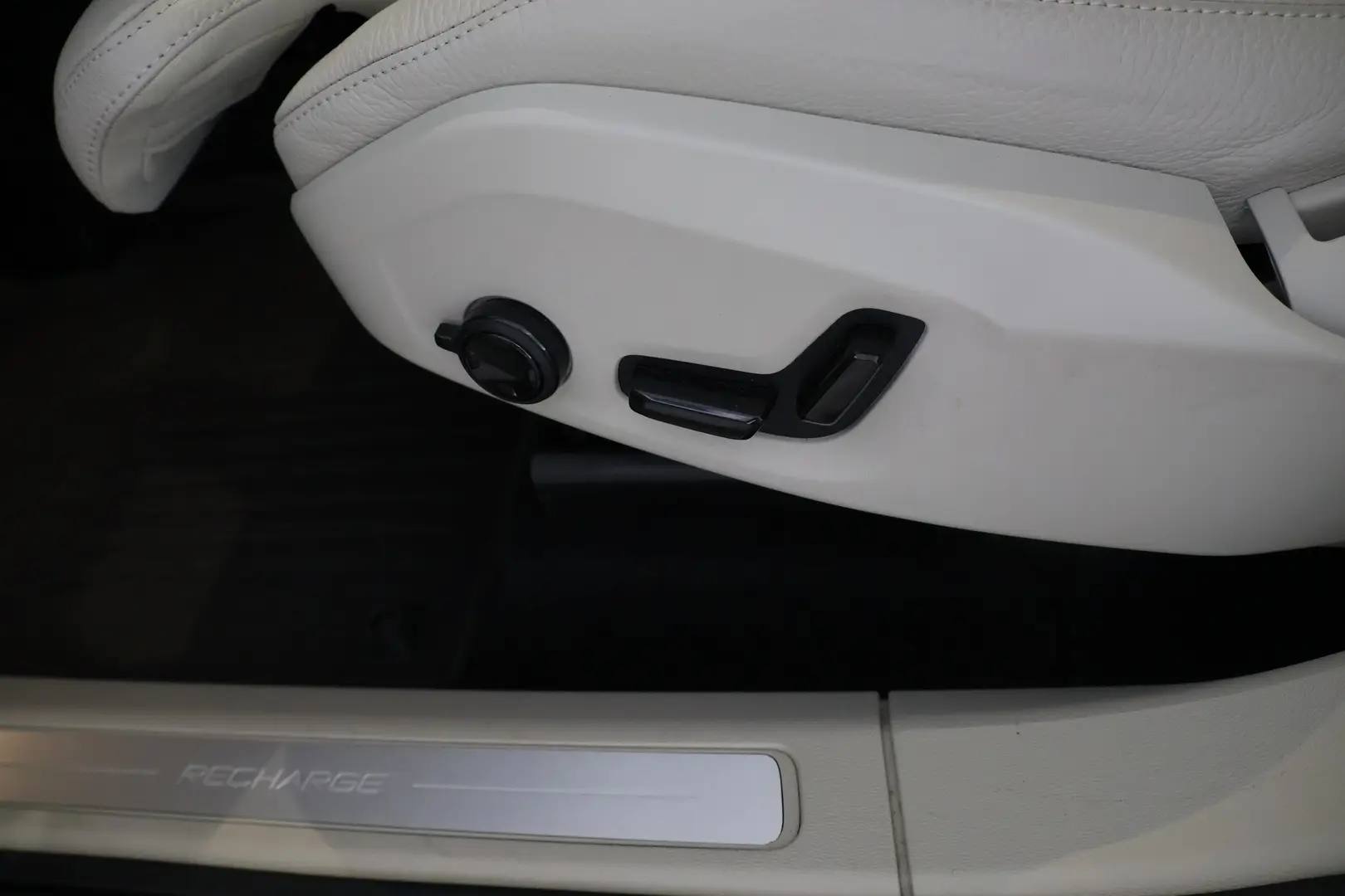 Car Image - 3SVZ6OBlRoKz1sH6ABTnJS