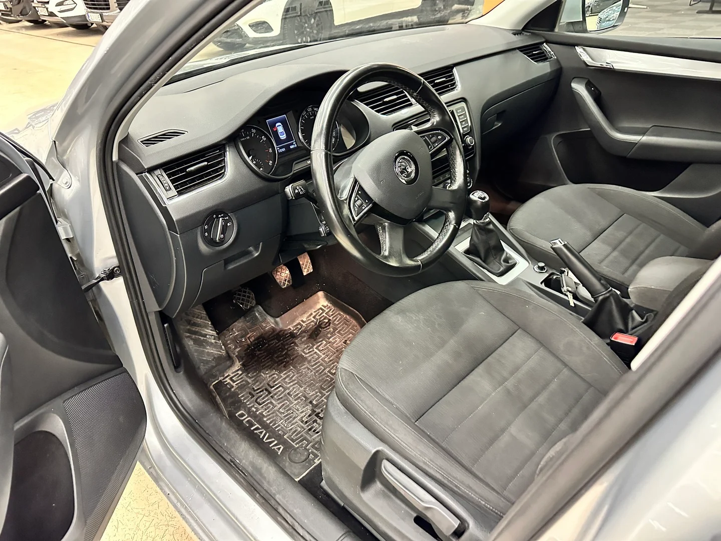 Car Image - 18dkpwRshtf0a2wsLGlvWp