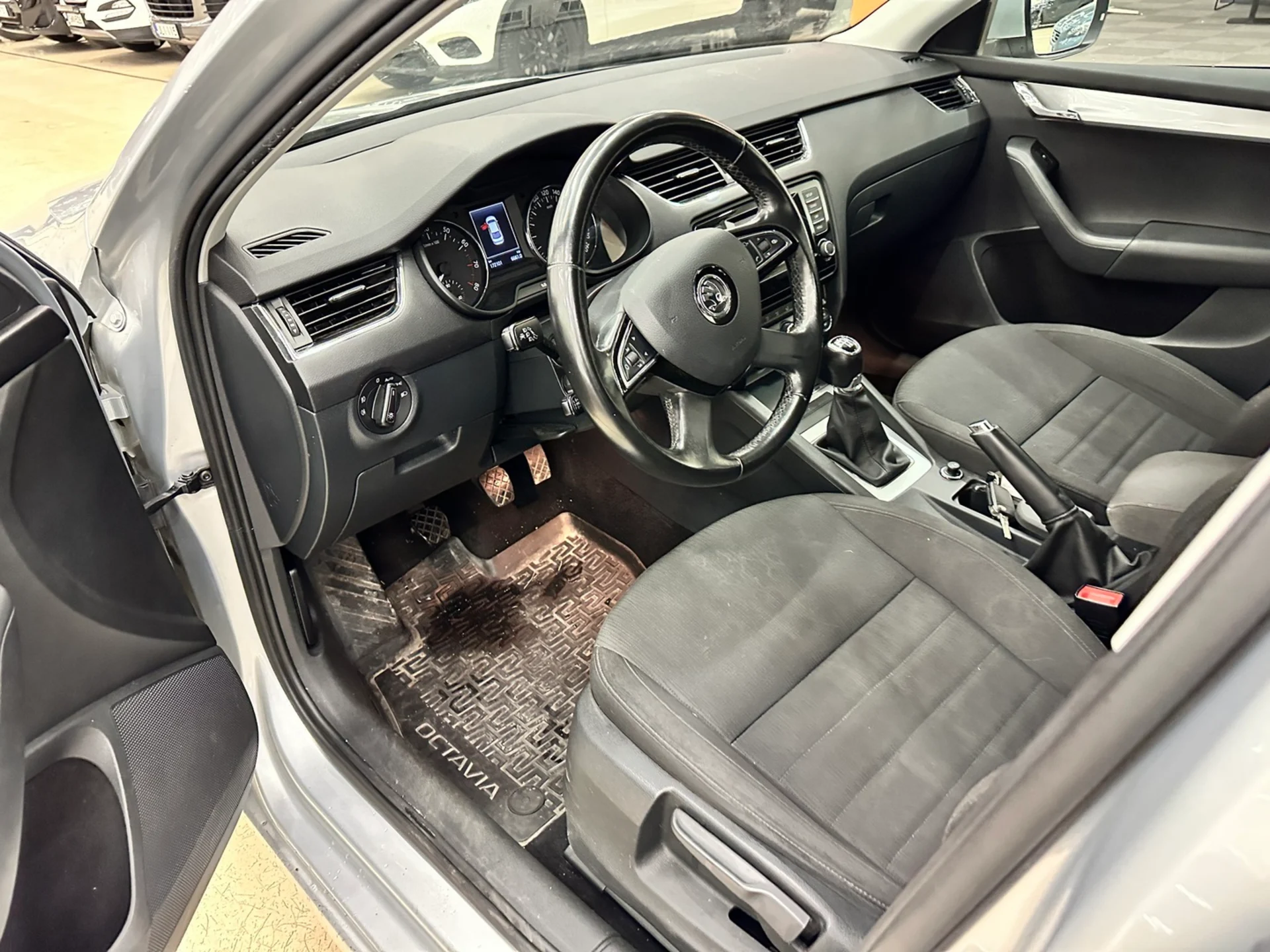 Car Image - 18dkpwRshtf0a2wsLGlvWp