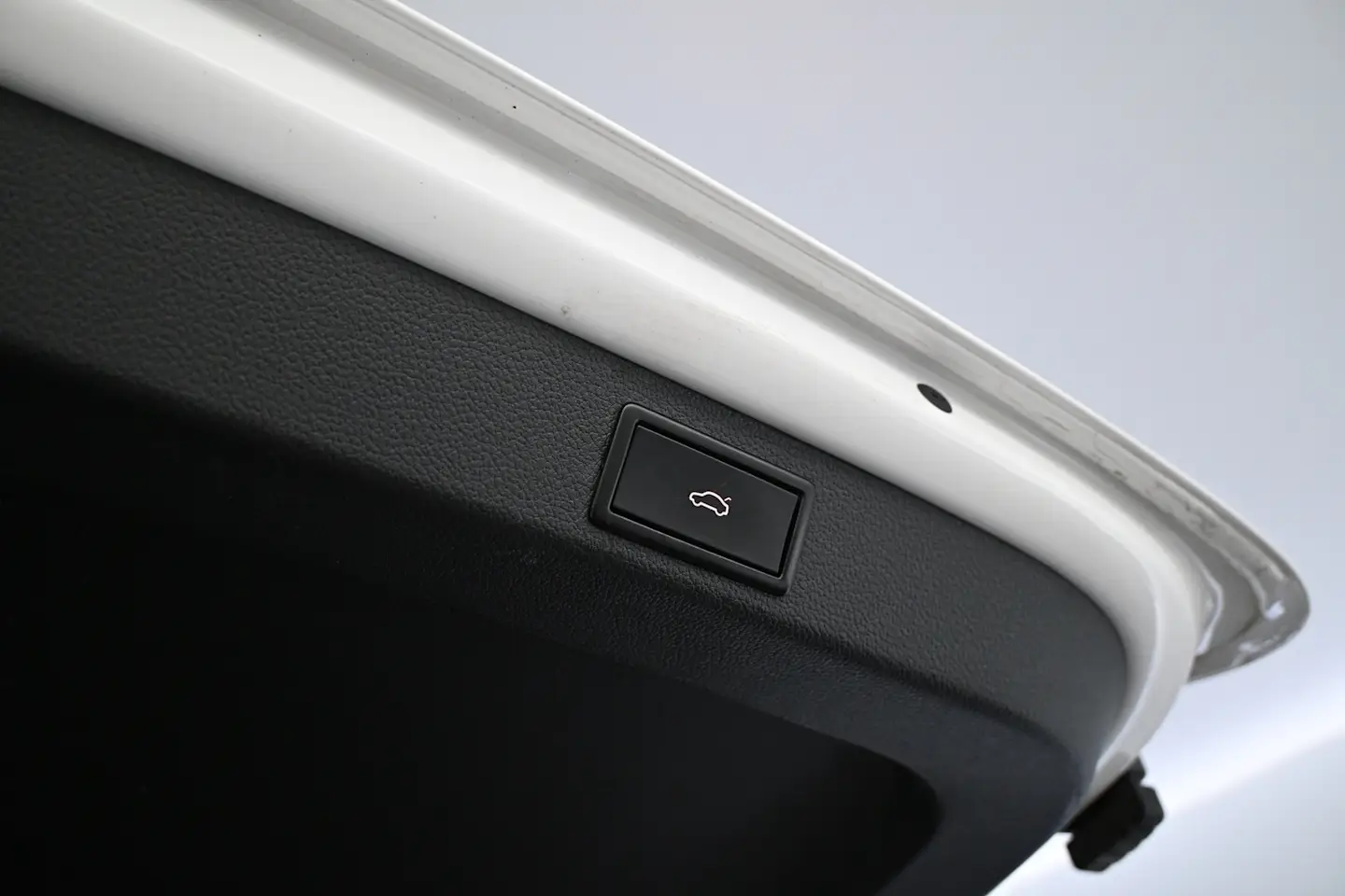 Car Image - 3t1loH9DVwnJhiaGlrKO5c