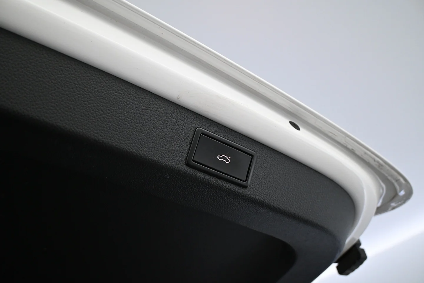 Car Image - 3t1loH9DVwnJhiaGlrKO5c