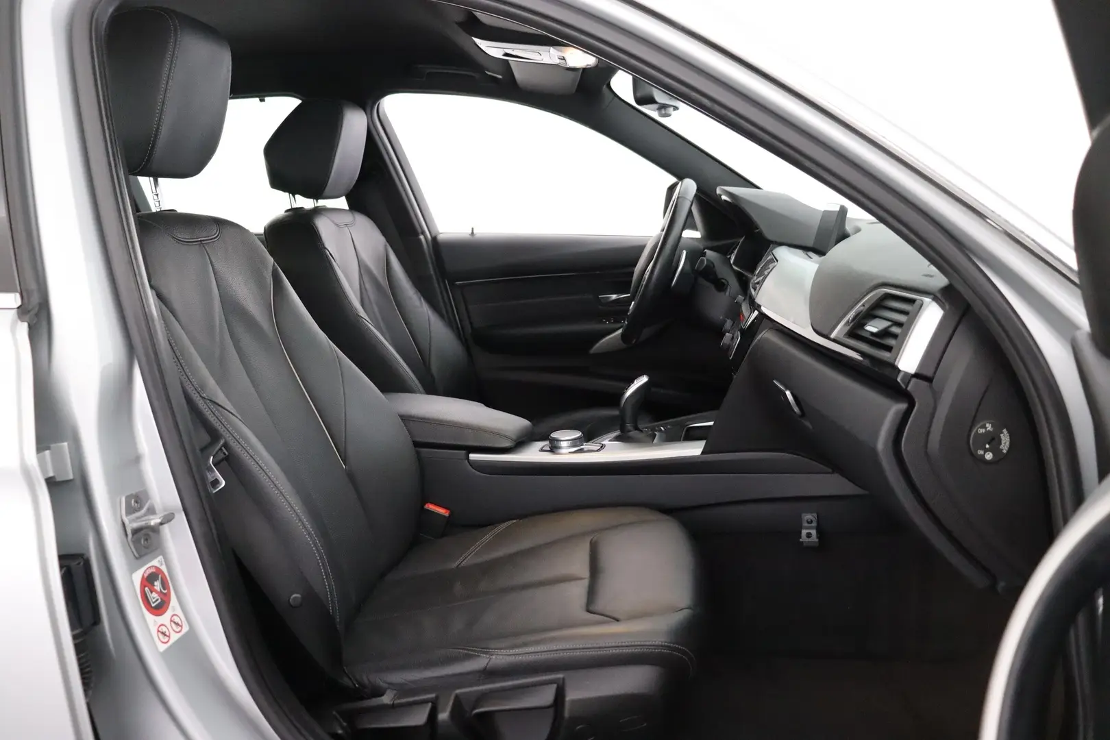 Car Image - 2PePGGr17ddXqiCfHCcAK2