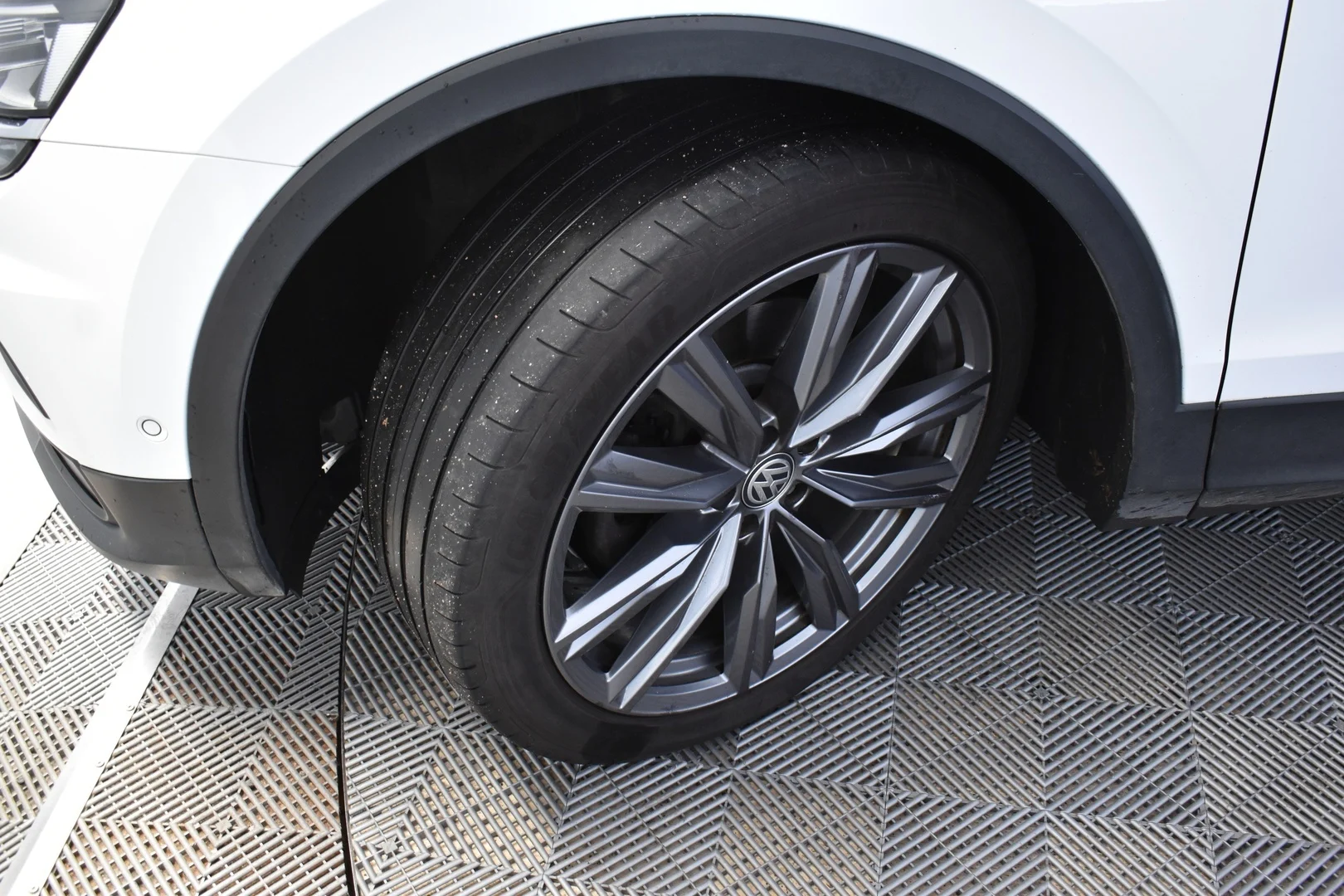 Car Image - MN5fM7pva9S8qhk13qUhL