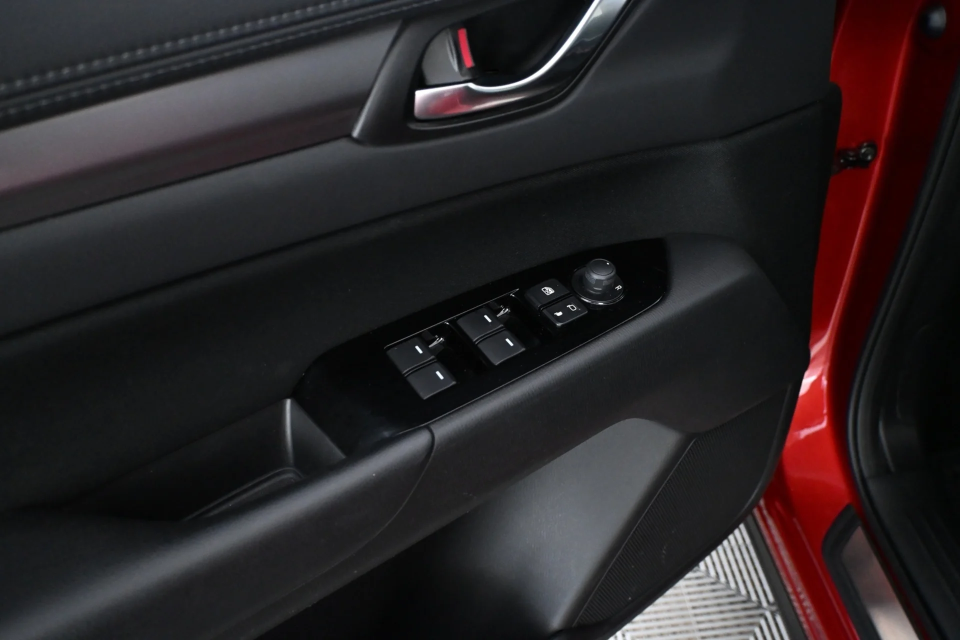 Car Image - V8Luium5qRcEuTjS9PJh5