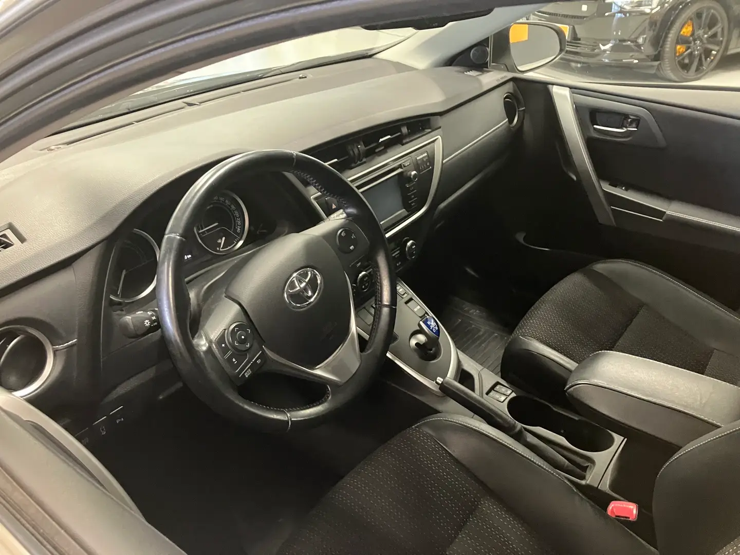 Car Image - 27k5CbjvvFOzCiZisNXw7O