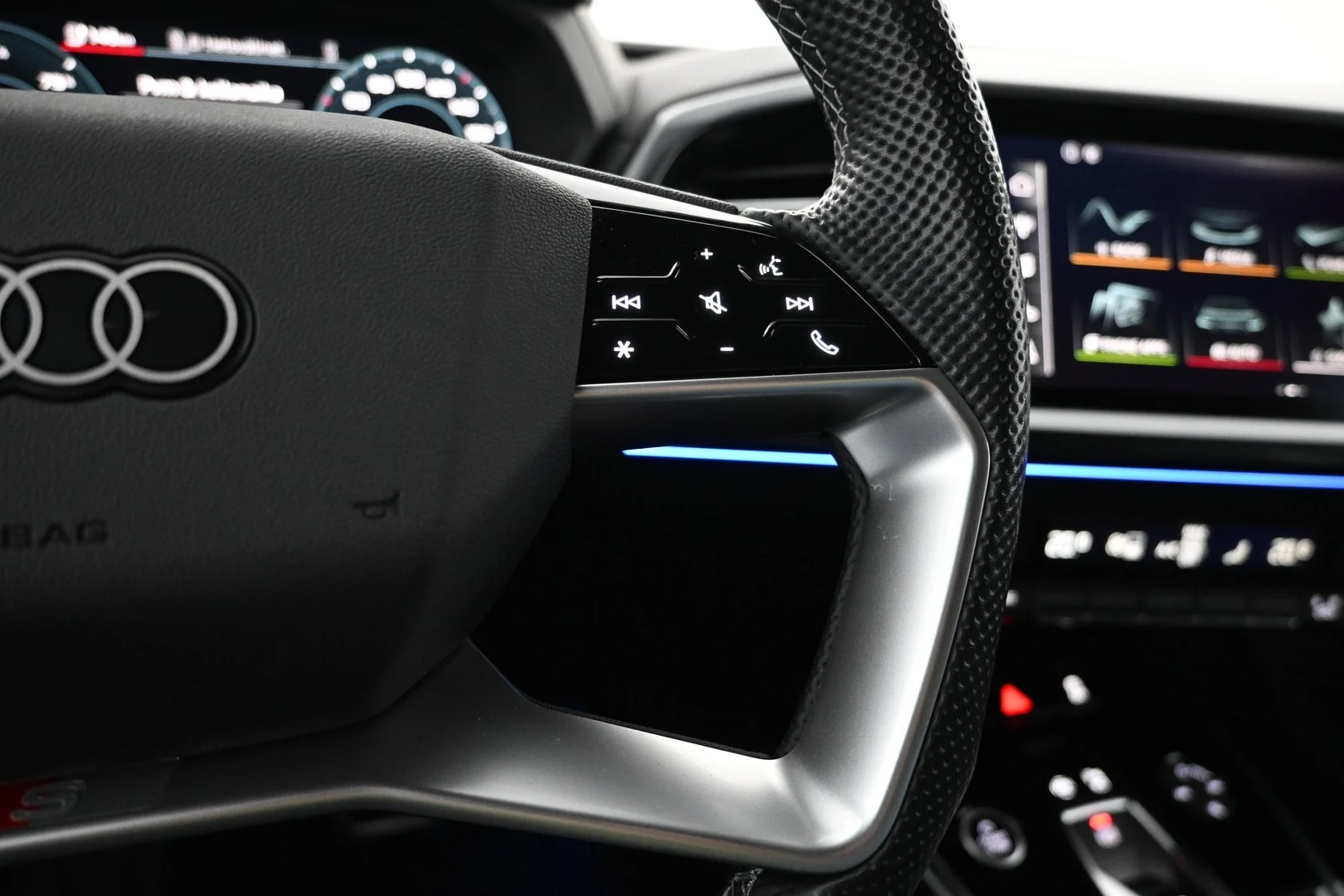 Car Image - 5sMY6gIA99jBMpsN8vJVq7