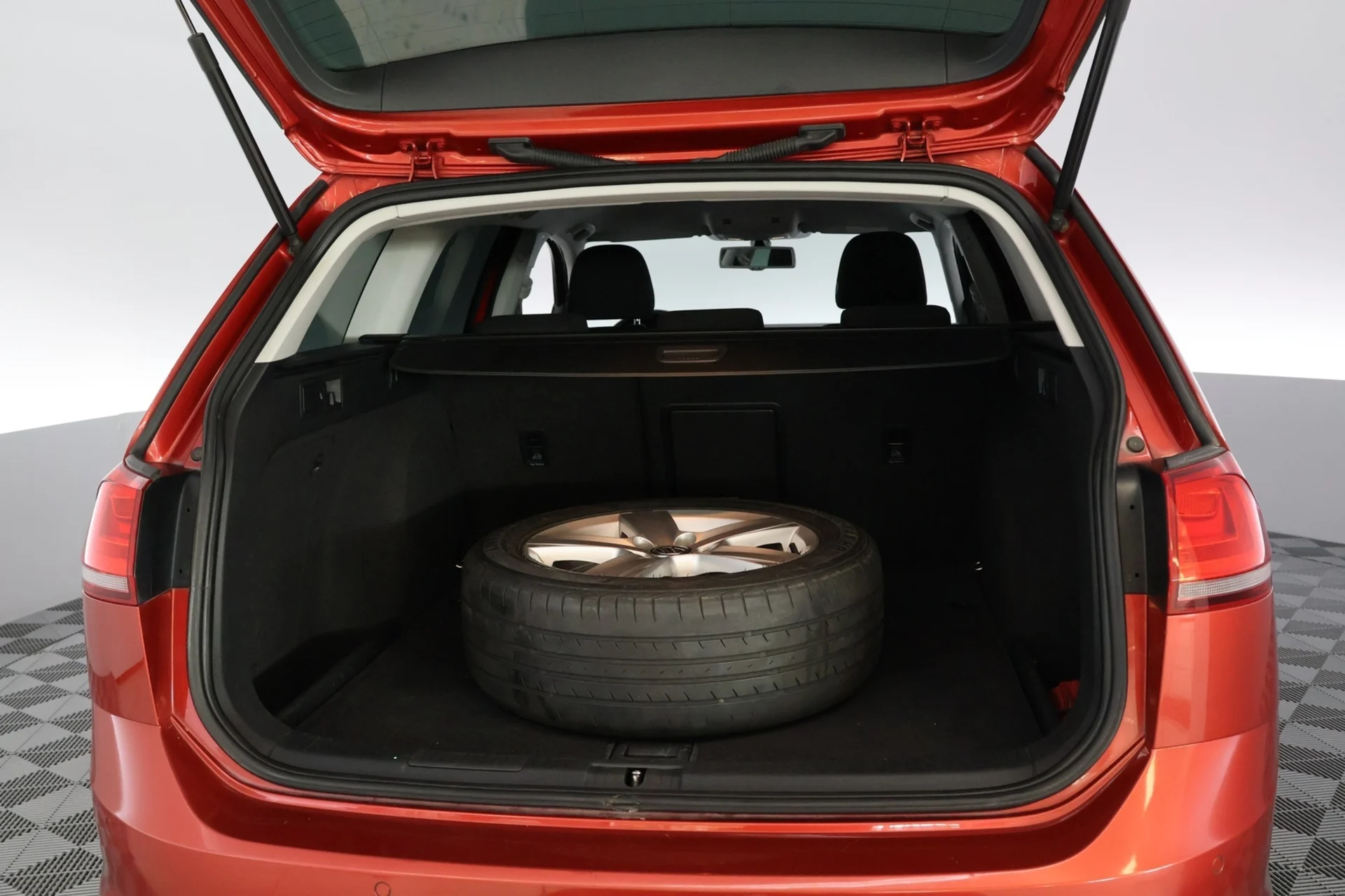 Car Image - 3lxFVLbSNBKPq4tQWzzn1w