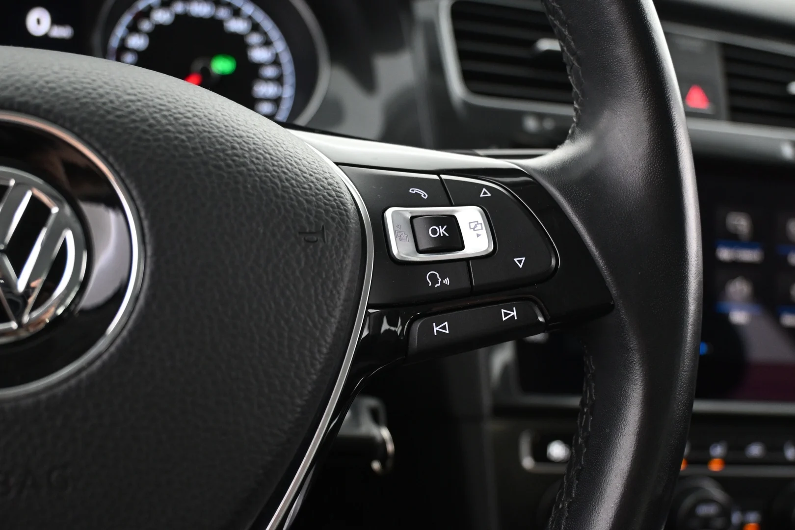 Car Image - 6nU3Ot2i98qwVUFoIeYMtM