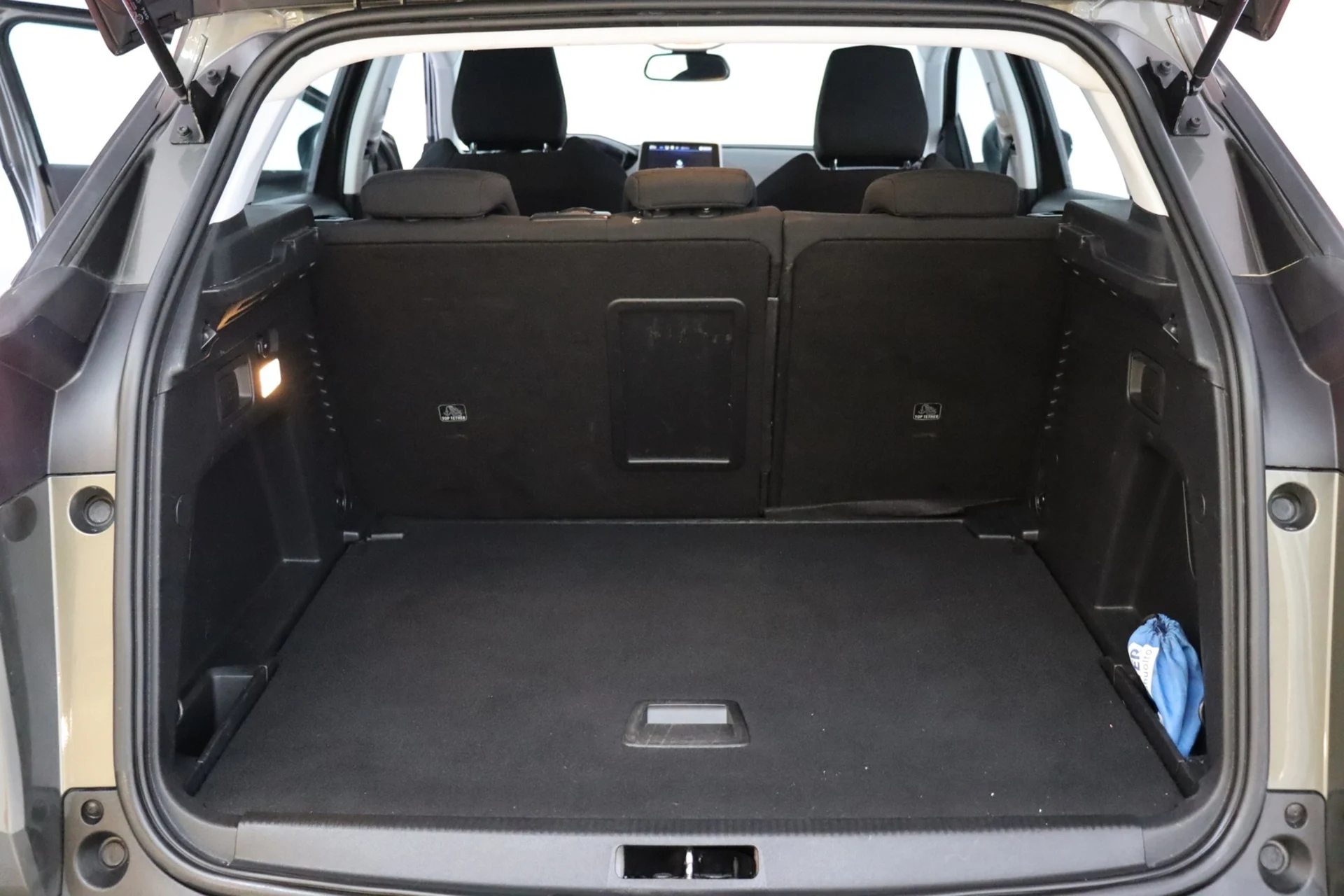 Car Image - 10R9JAeK5ljbLPHDAaTBMU