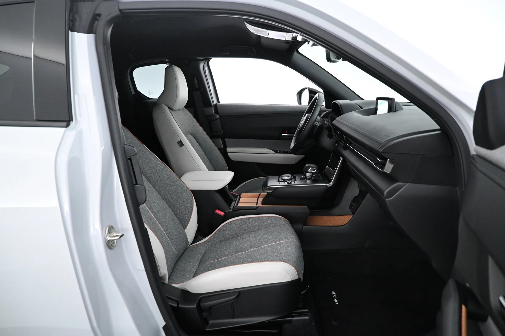 Car Image - 3I2dU3sMVBm30dTALtqTC0