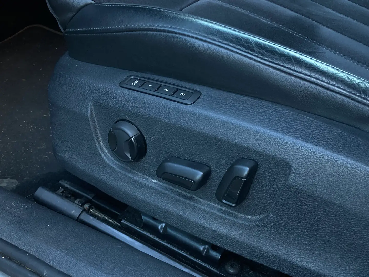 Car Image - 10NYLuMF3T2dVnSkDqeNfB