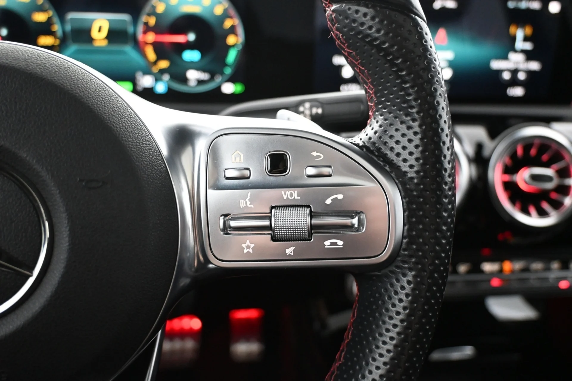 Car Image - 6OCb2r1HhRXv9CccbG1yZc