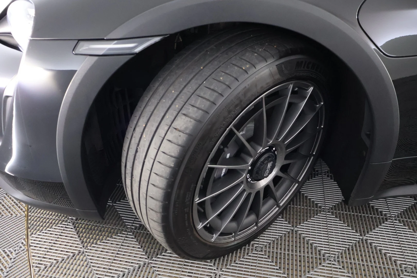 Car Image - 63KoFnNaVCe8h8afqvL9fp