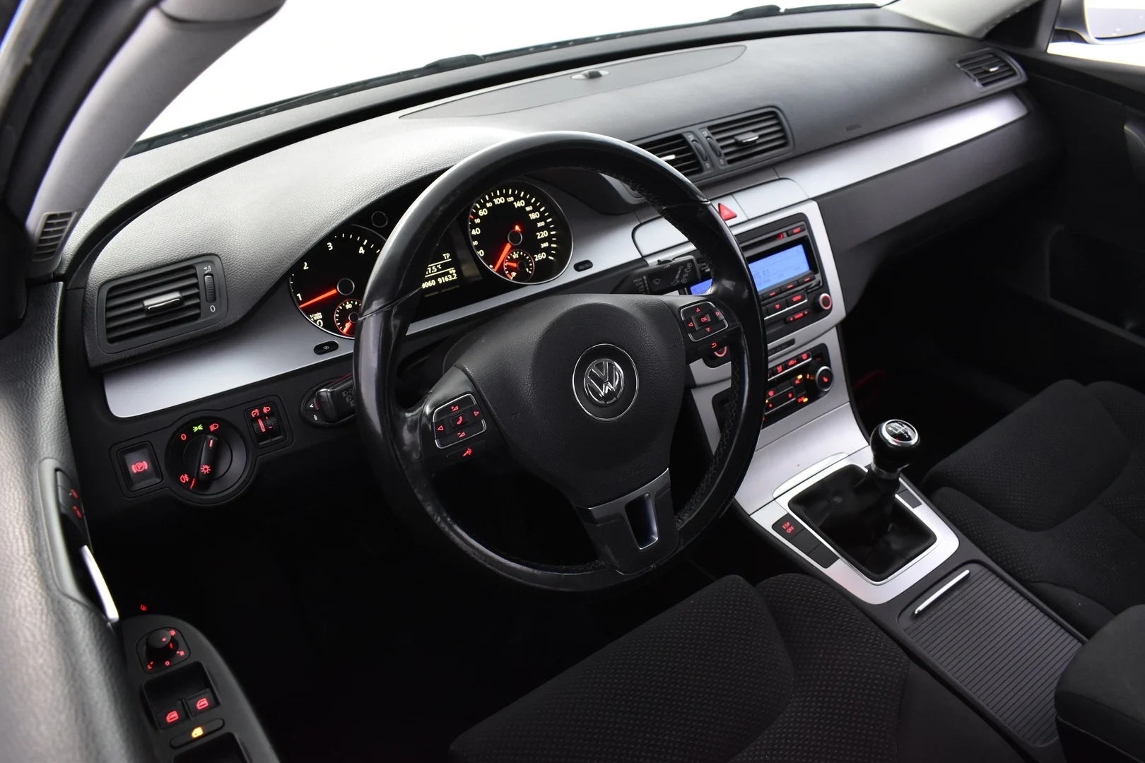 Car Image - m92p2JANfFk8DkiIigsLH