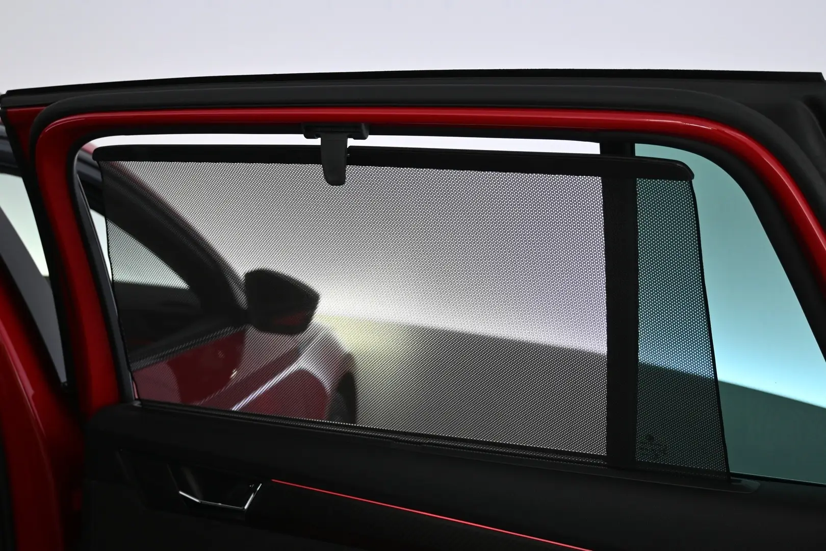 Car Image - 6VsNeLLzfiC2JWBE8ZBwHG