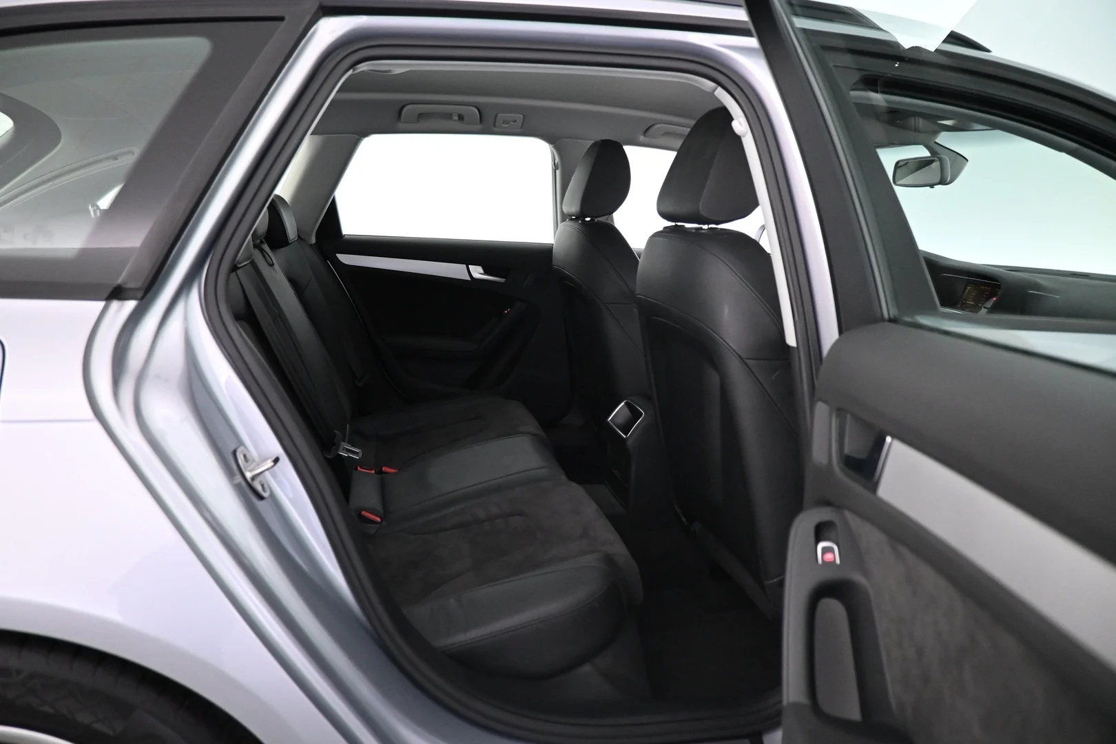 Car Image - 4tfync0TyjOya1I8yAEfxe