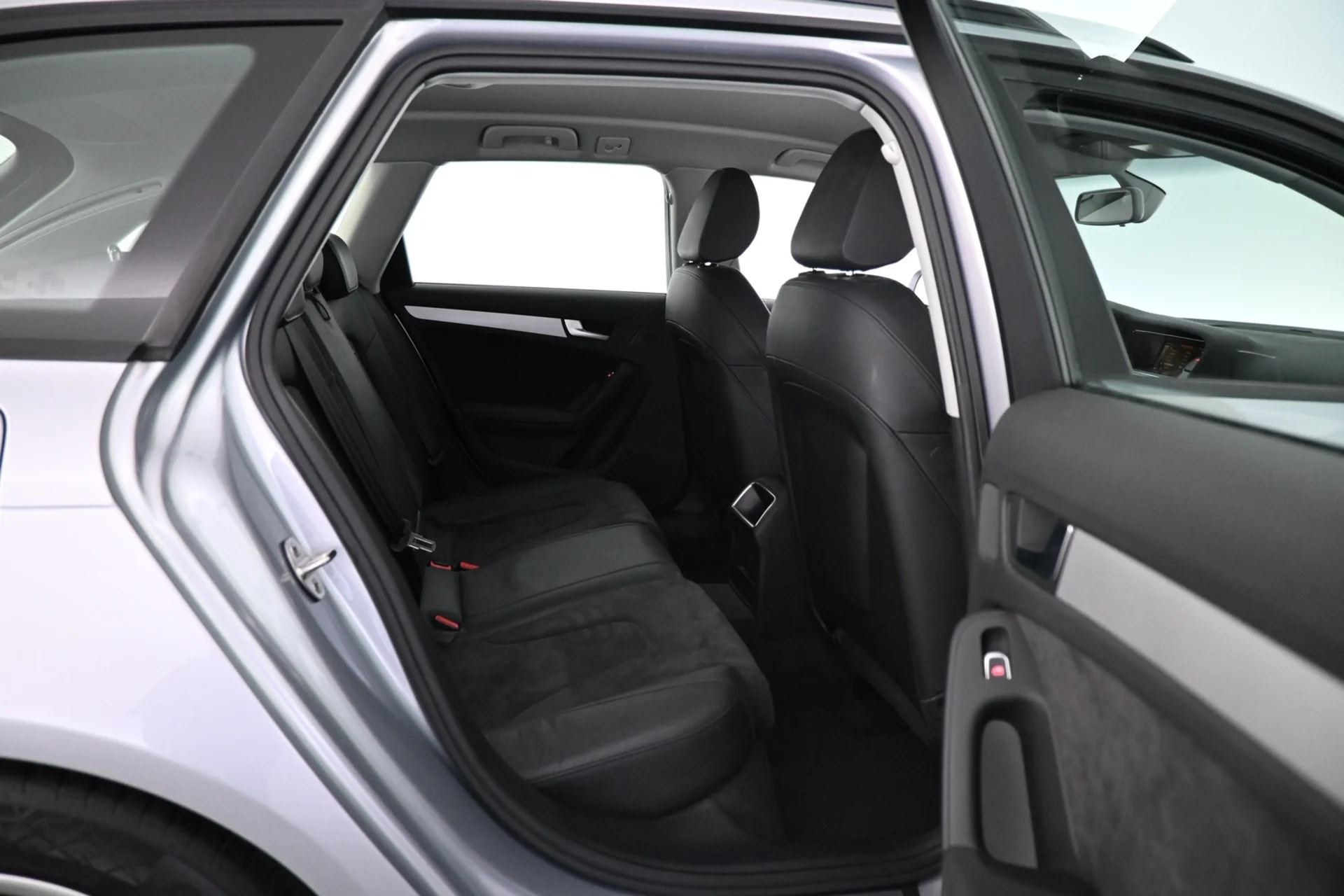 Car Image - 4tfync0TyjOya1I8yAEfxe