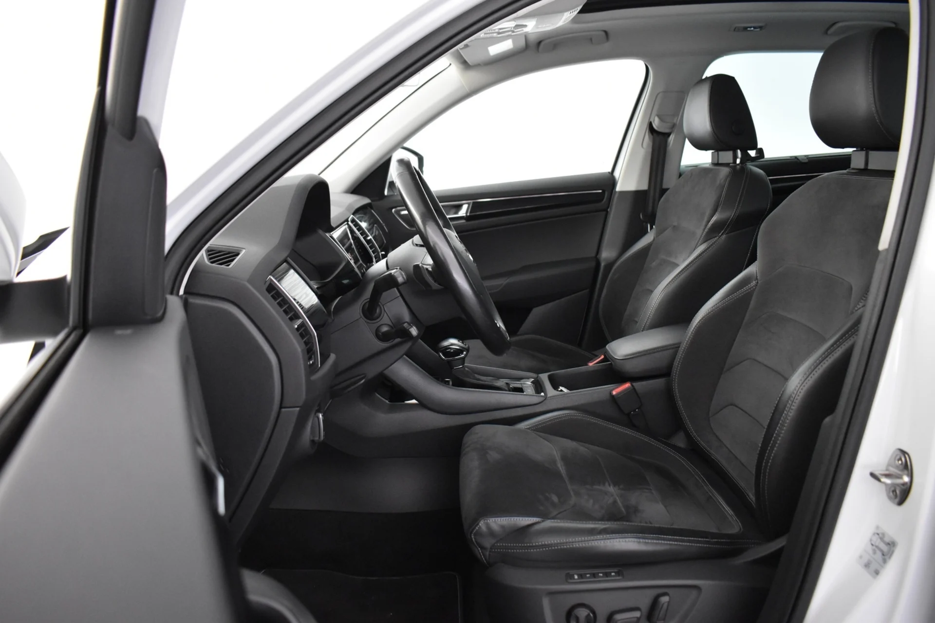 Car Image - 3TjqsmK2iTgtsFdy7QqKOO