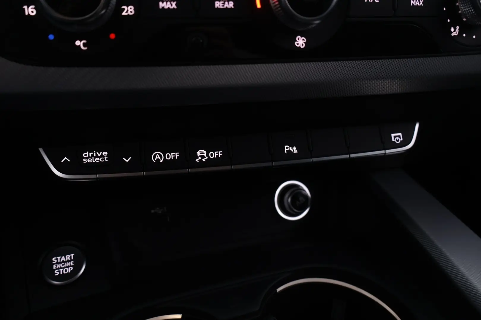 Car Image - 3toIJLO2A6w9PzhlpttVzL