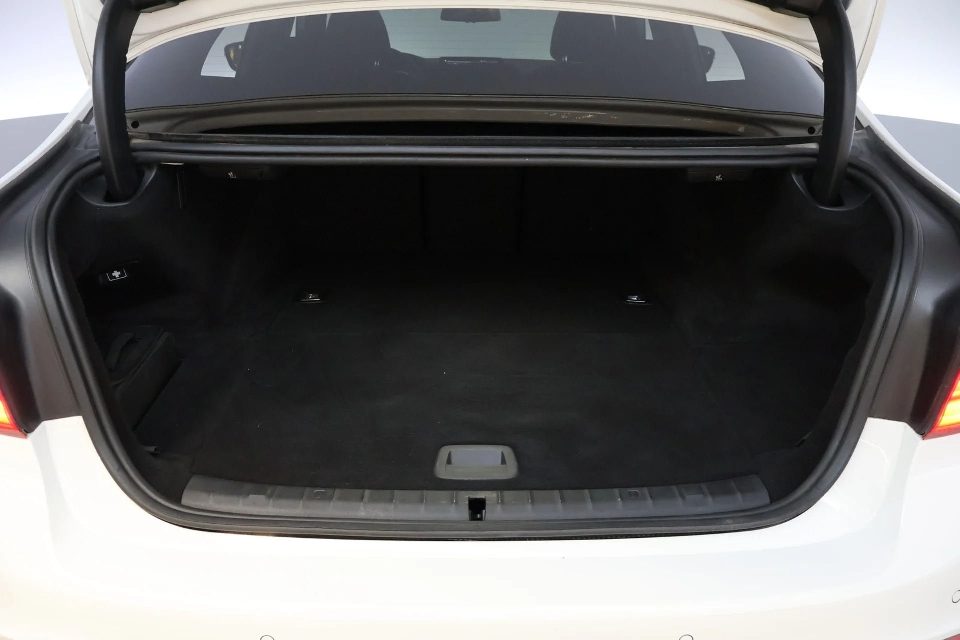 Car Image - 2SnU71N6OOf51jb8rGL6S9