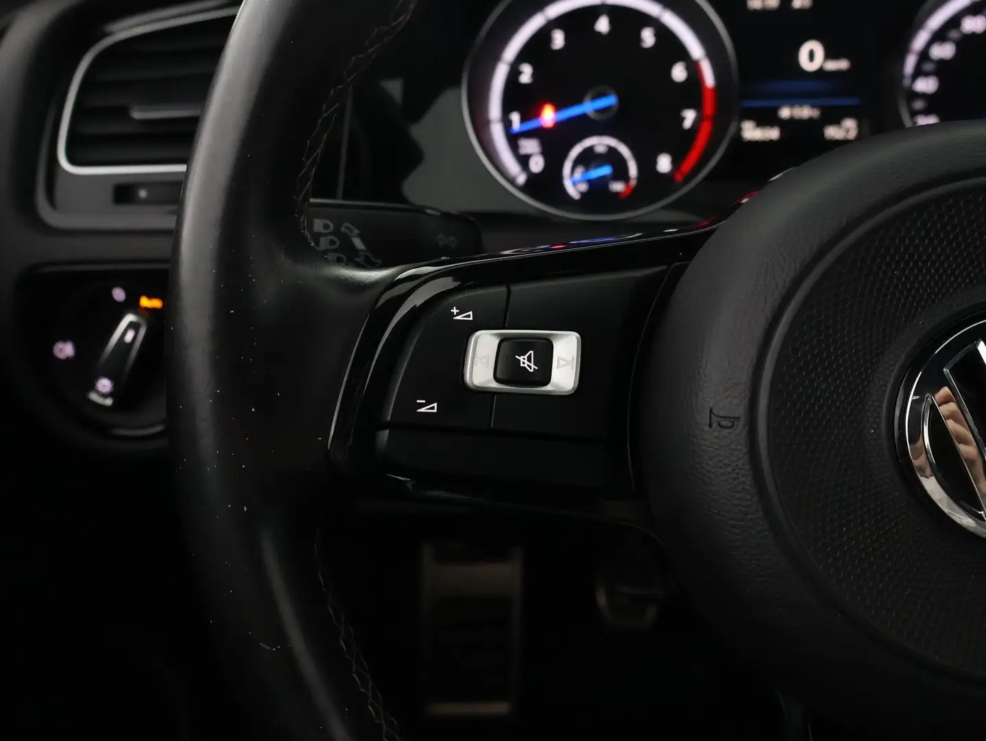 Car Image - gP1SHWCgqMOJ0Nd8zXWfX