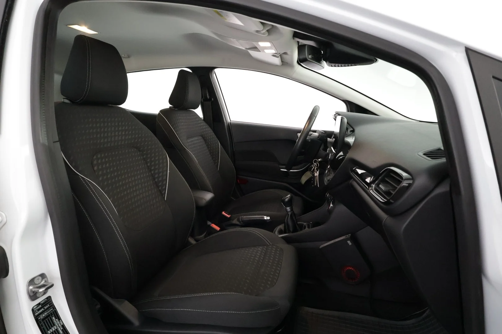 Car Image - 6OKWfZLM0VJZps1bC1iran