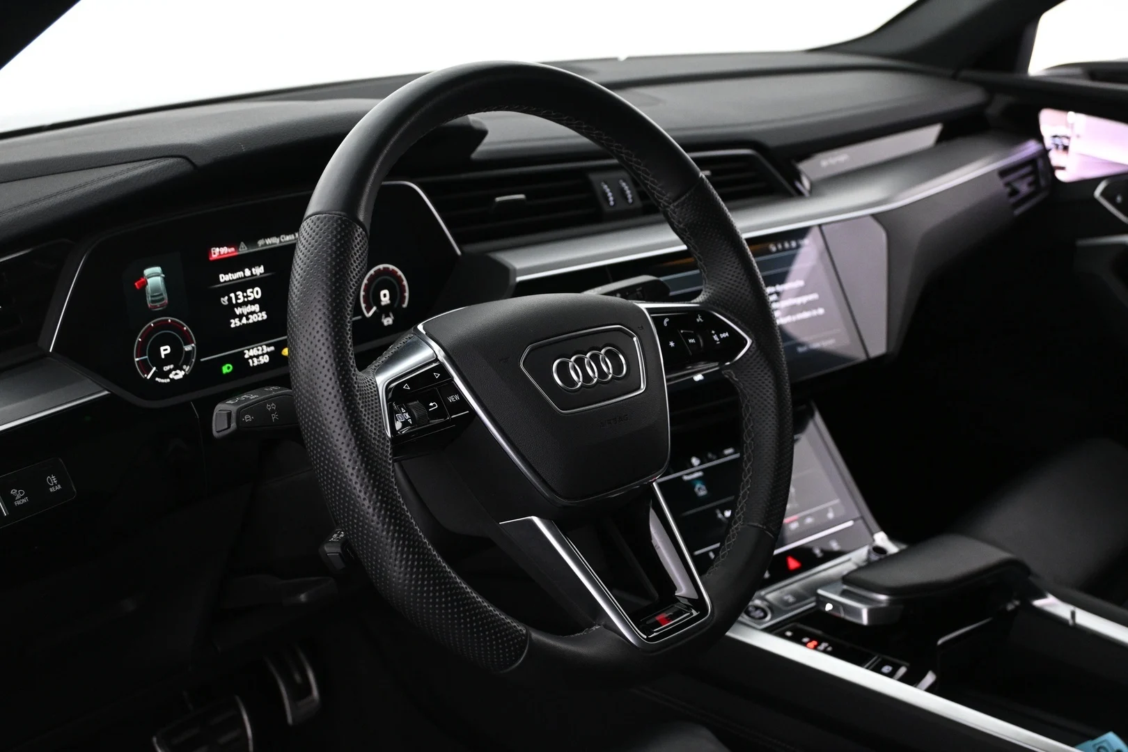 Car Image - 3pIS90ElmFn4m01QJQLG3g