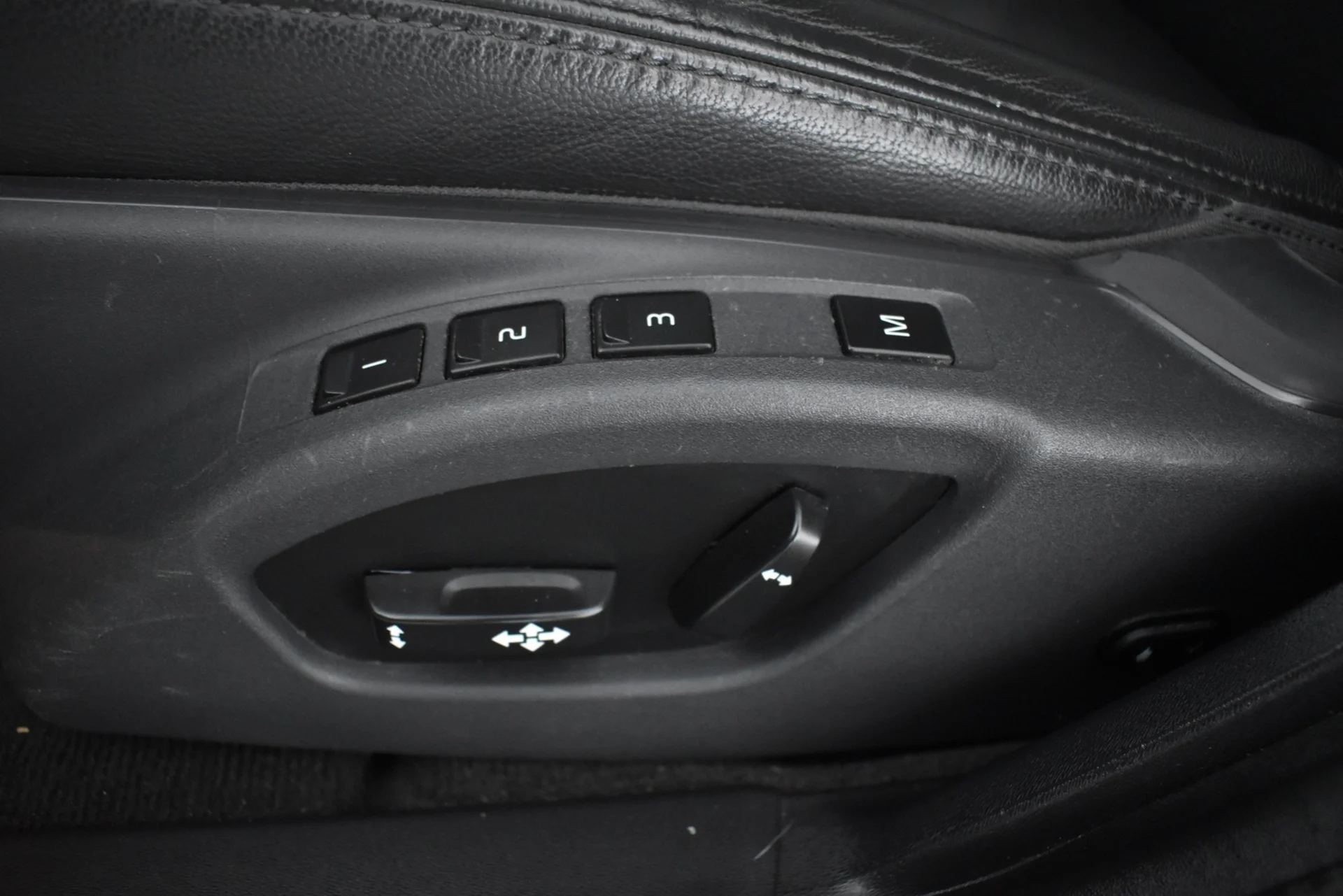 Car Image - mK0RS0aUzjF8TR6J5GaXl