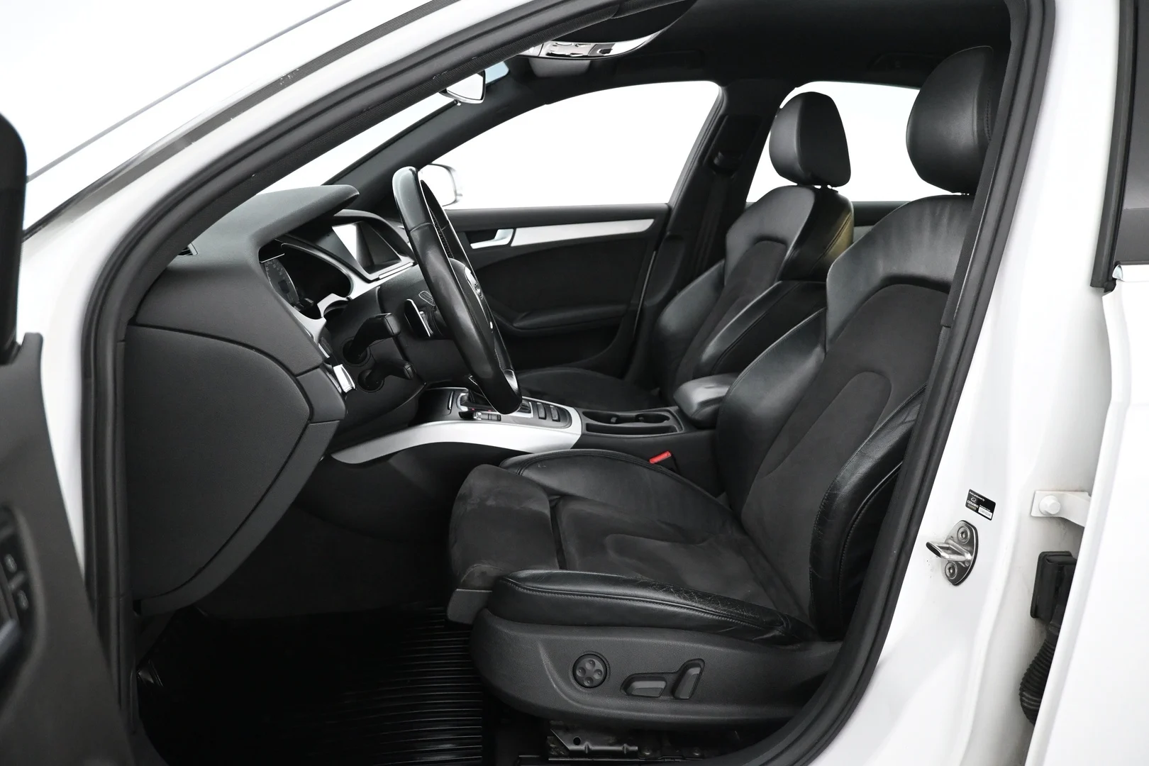 Car Image - pJnDgH3BeAeHvcfWOYcvP