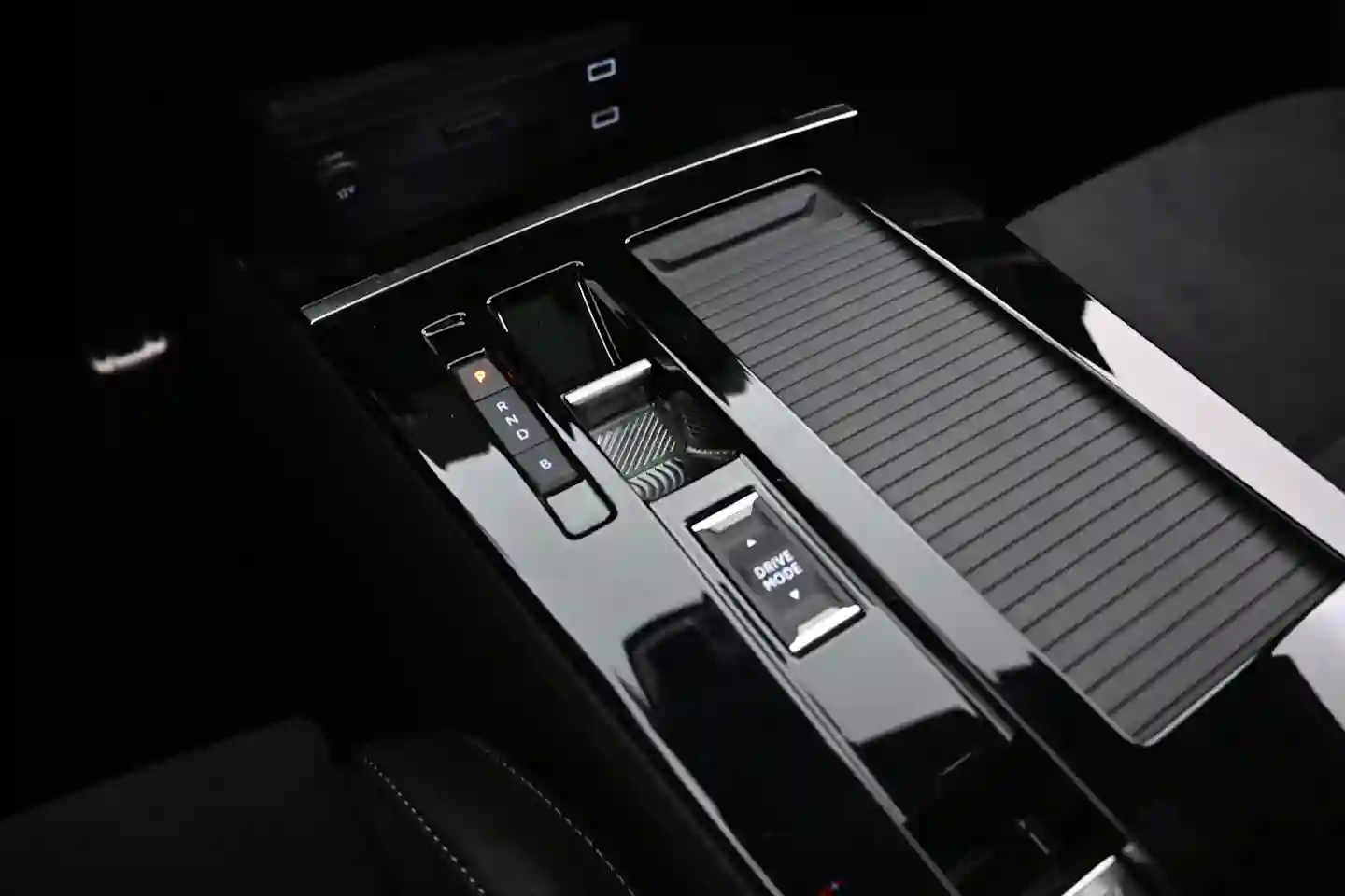 Car Image - e2byUTi1a1cwCr7KkBxIm