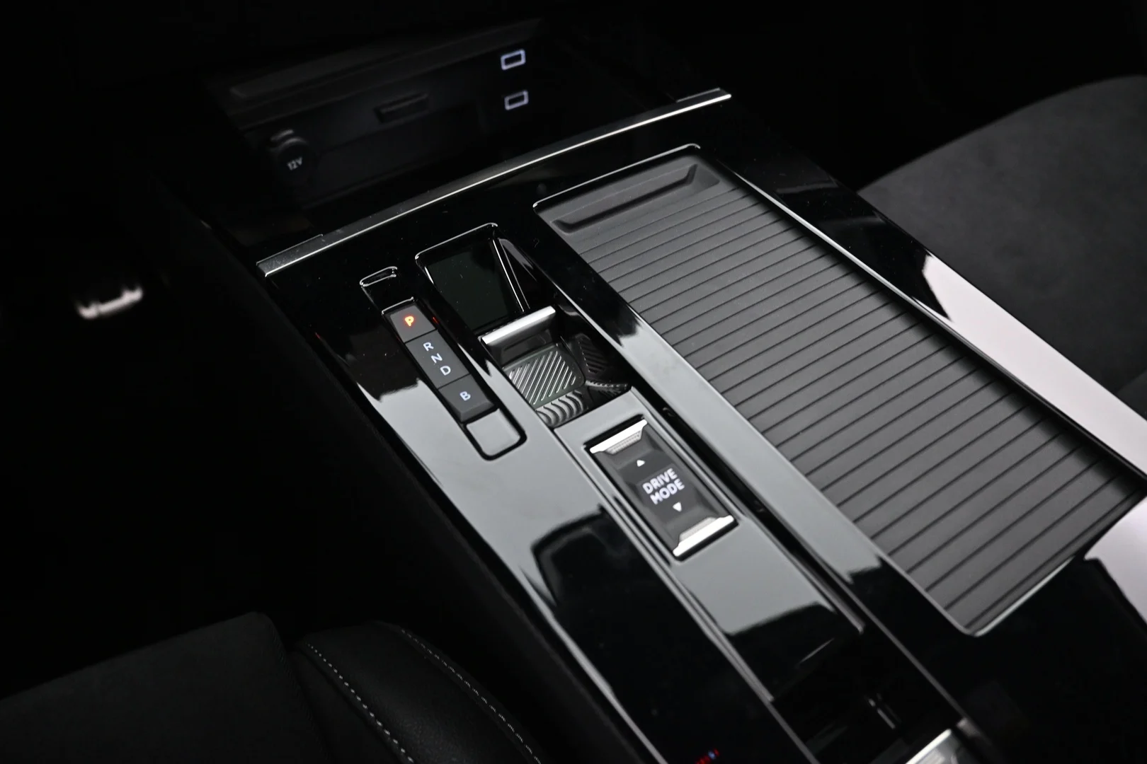 Car Image - e2byUTi1a1cwCr7KkBxIm