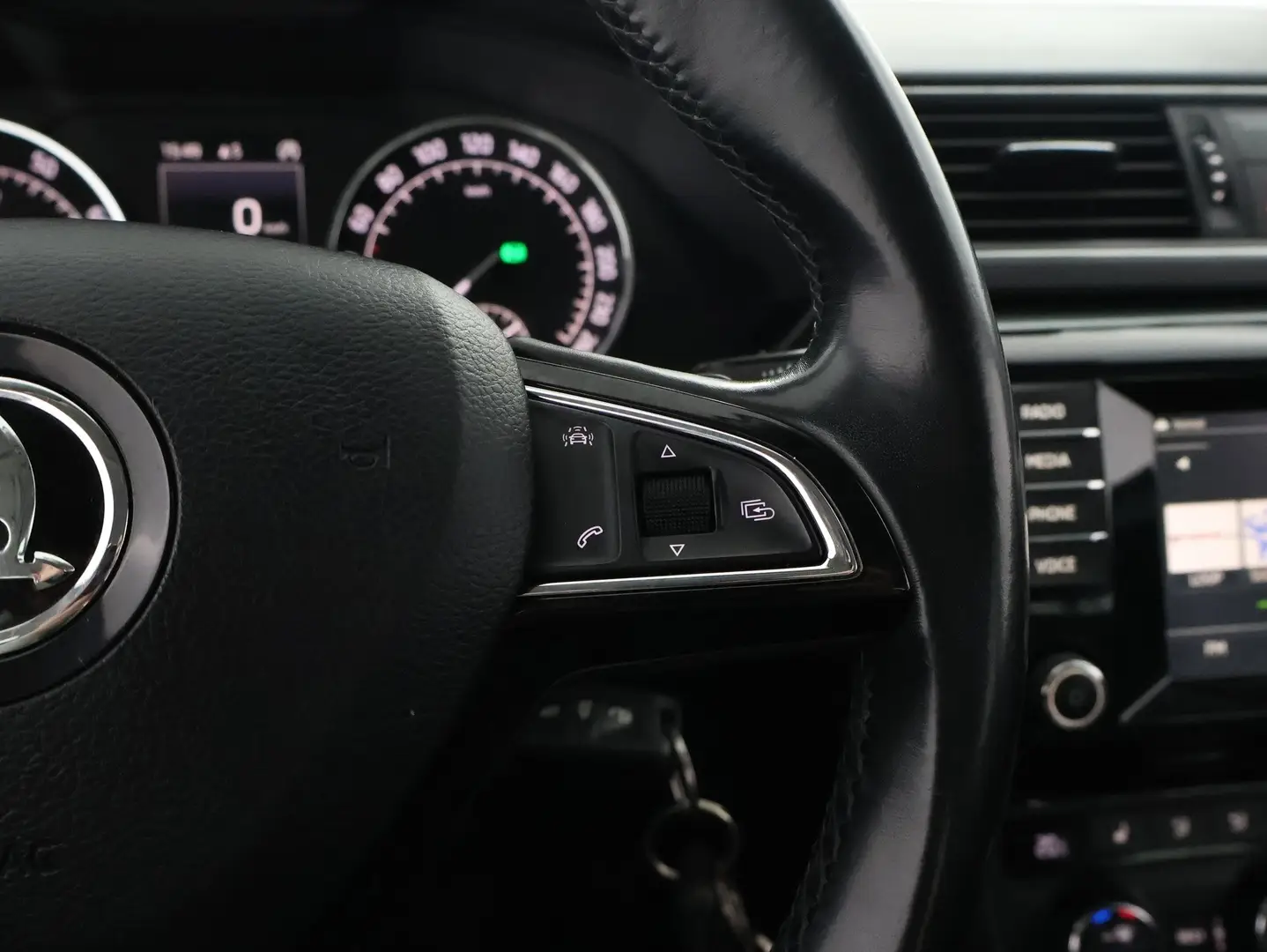 Car Image - 550j7H4KZzt3Dmg2VjLl23