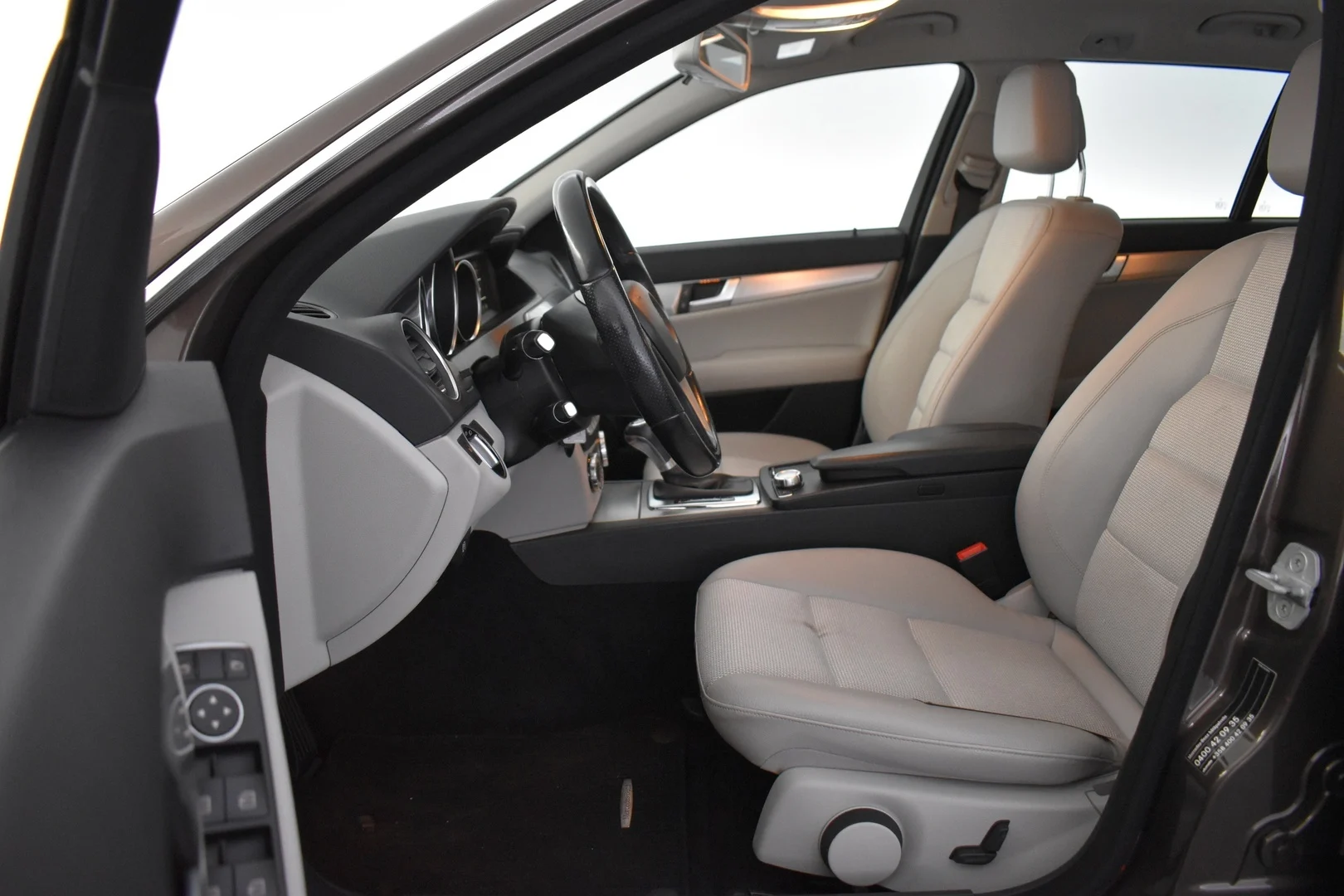 Car Image - 2dhB1mK3ZVHQYd18Y60XqO