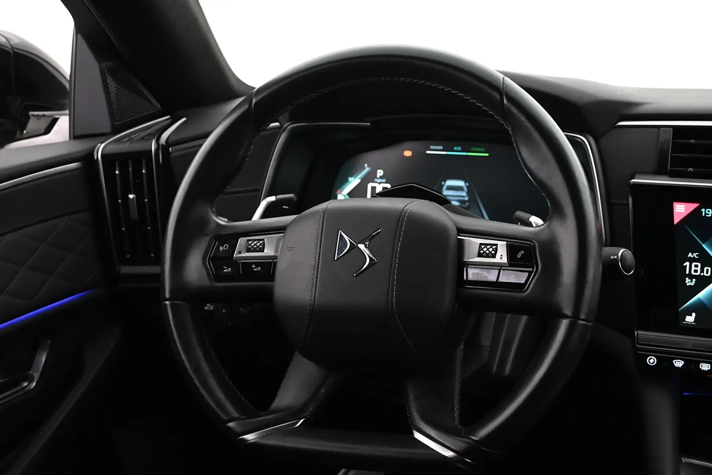 Car Image - 6RLyp1hh0cBLjpz1Xv8WRy